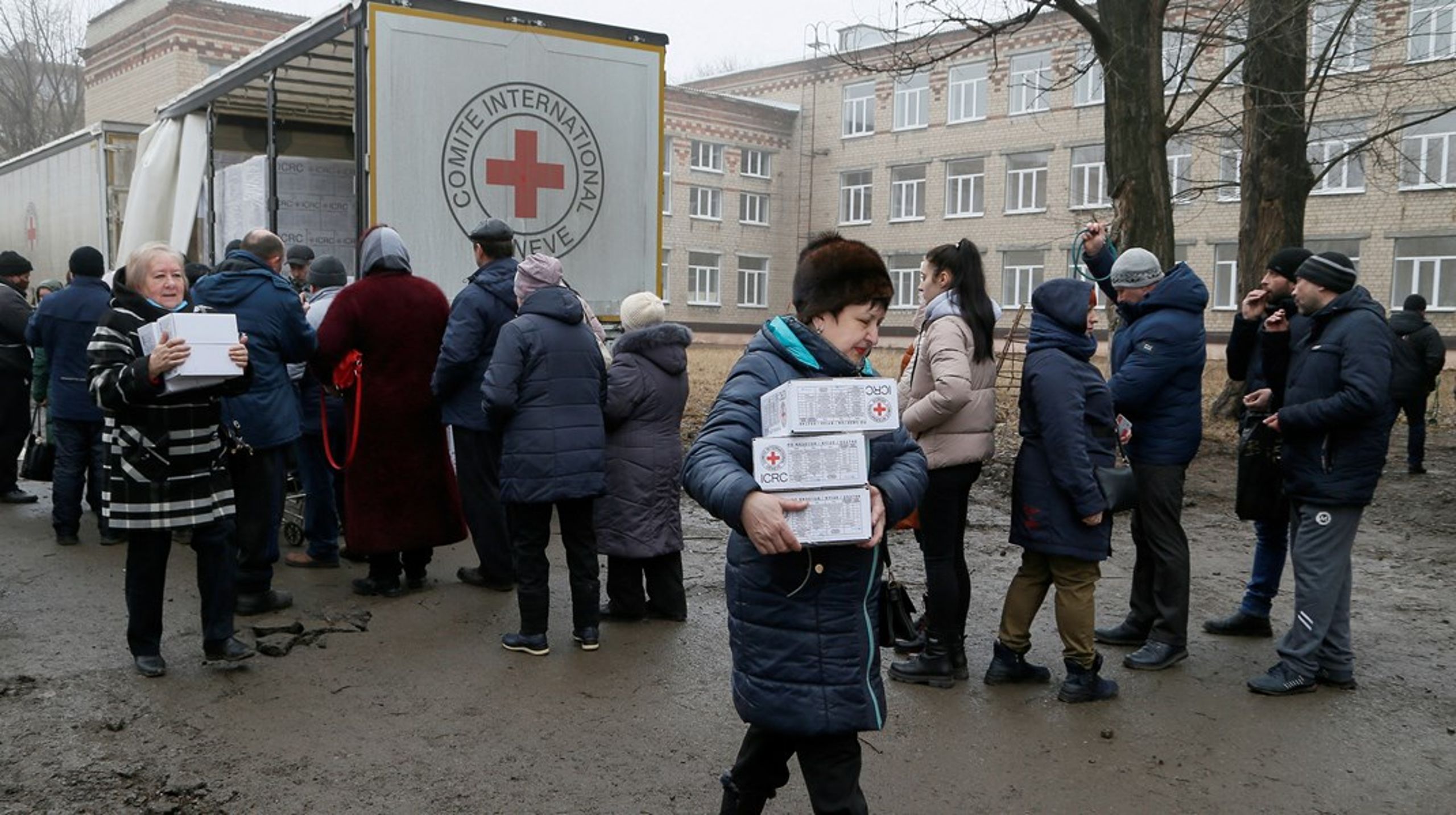 Ukrainske borgere i byen Donetsk modtager humanitær bistand fra&nbsp;Internationalt Røde Kors.