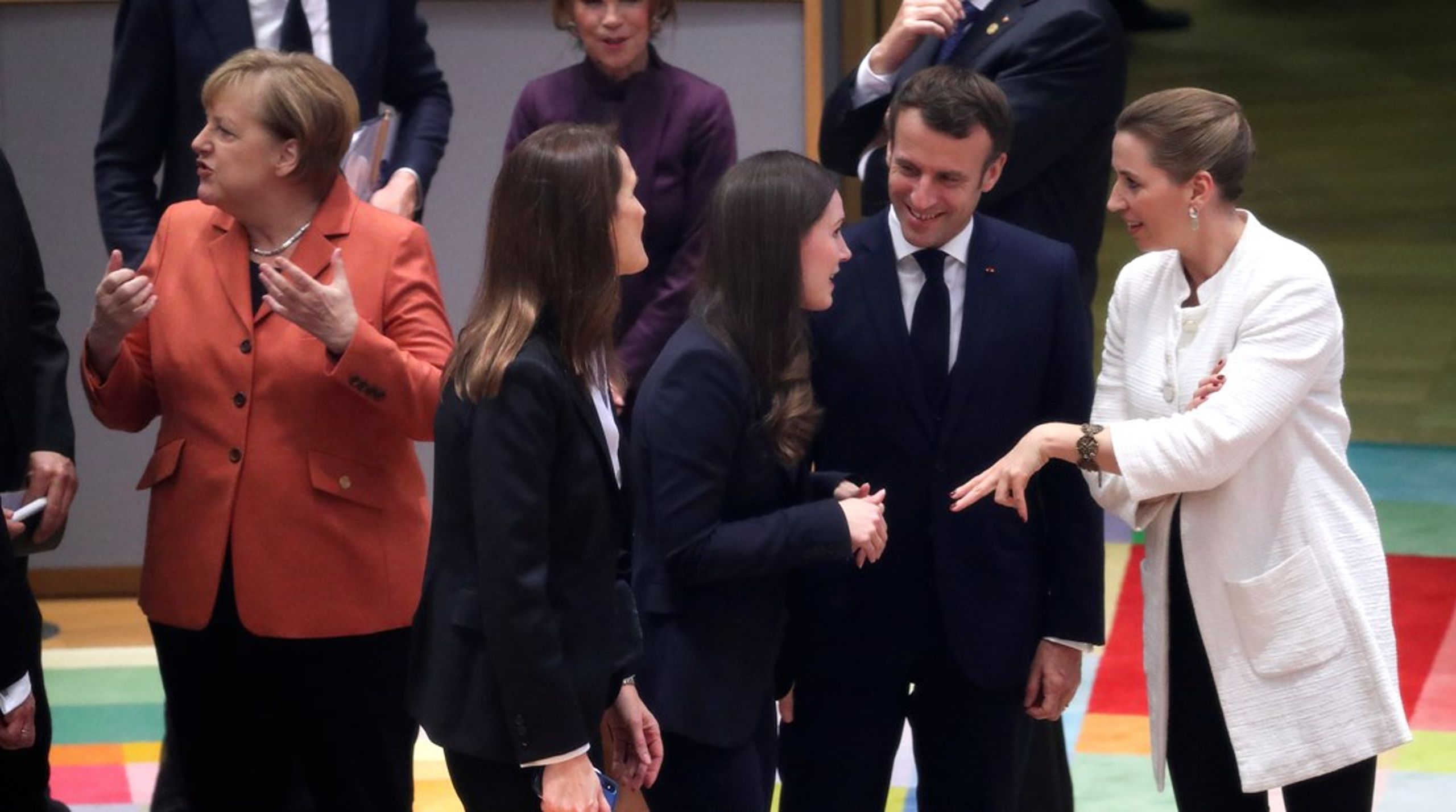 Tror man, at det går nogenlunde med den kønsmæssige repræsentation i politik, når den franske præsident Emmanuel Macron på et EU-topmøde&nbsp;taler med fire kvindelige statsoverhoveder, tager man fejl. Globalt er kun 26 procent af parlamentssæderne besat af kvinder. Det skal ændres, skriver Lisbeth Pilegaard.&nbsp;<br>
