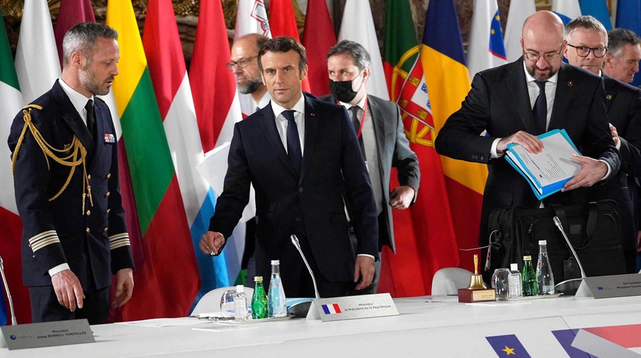 Den franske præsident, Emmanuel Macron, mener ikke, EU kan optage et land i krig.