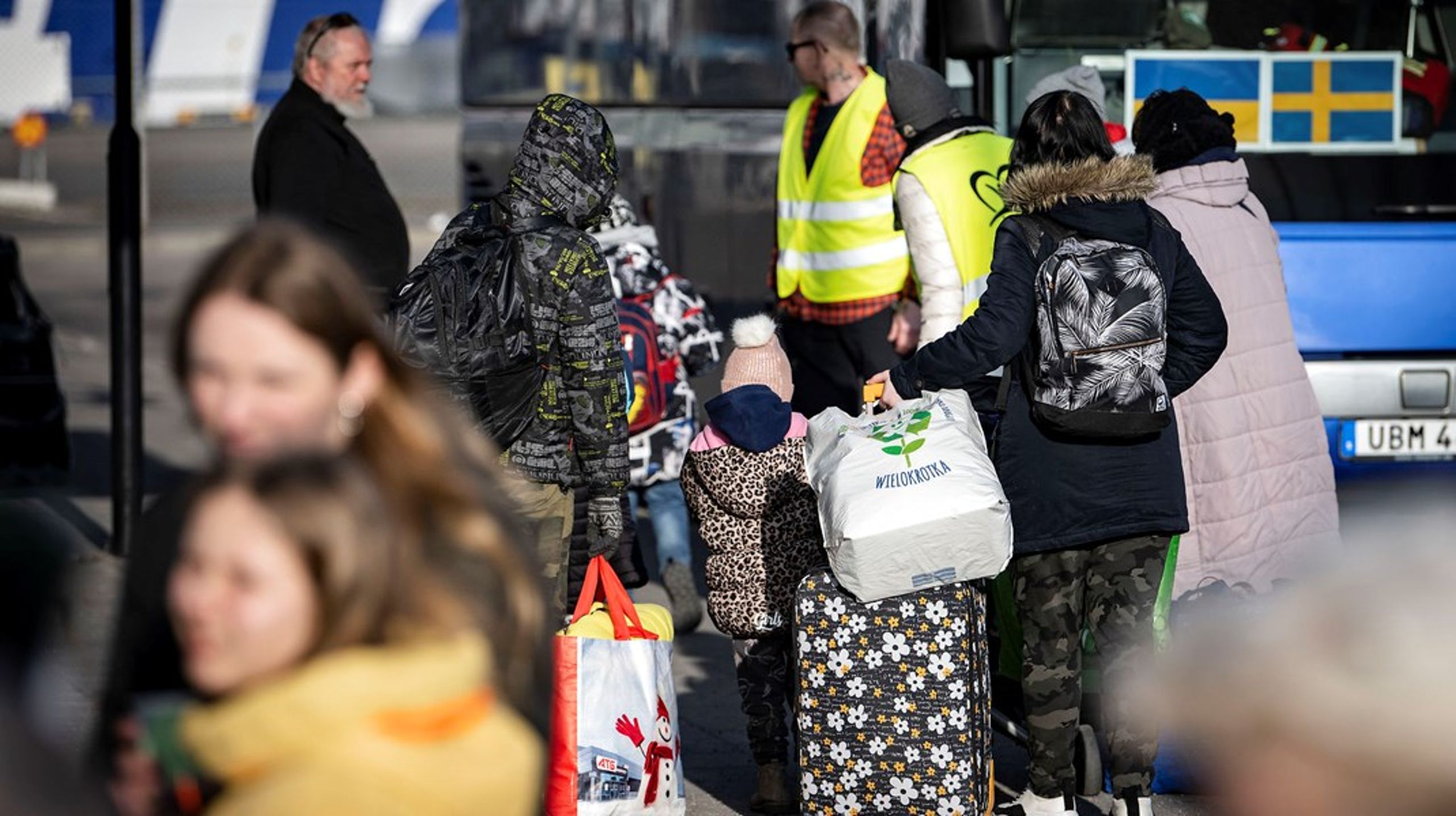 Regeringen forventer foreløbig 20.000 ukrainske flygtninge i Danmark. Ifølge FN er 2,95 millioner ukrainere indtil videre flygtet til andre europæiske lande. Her ses de ankomme til Karlskrona i Sverige.&nbsp;