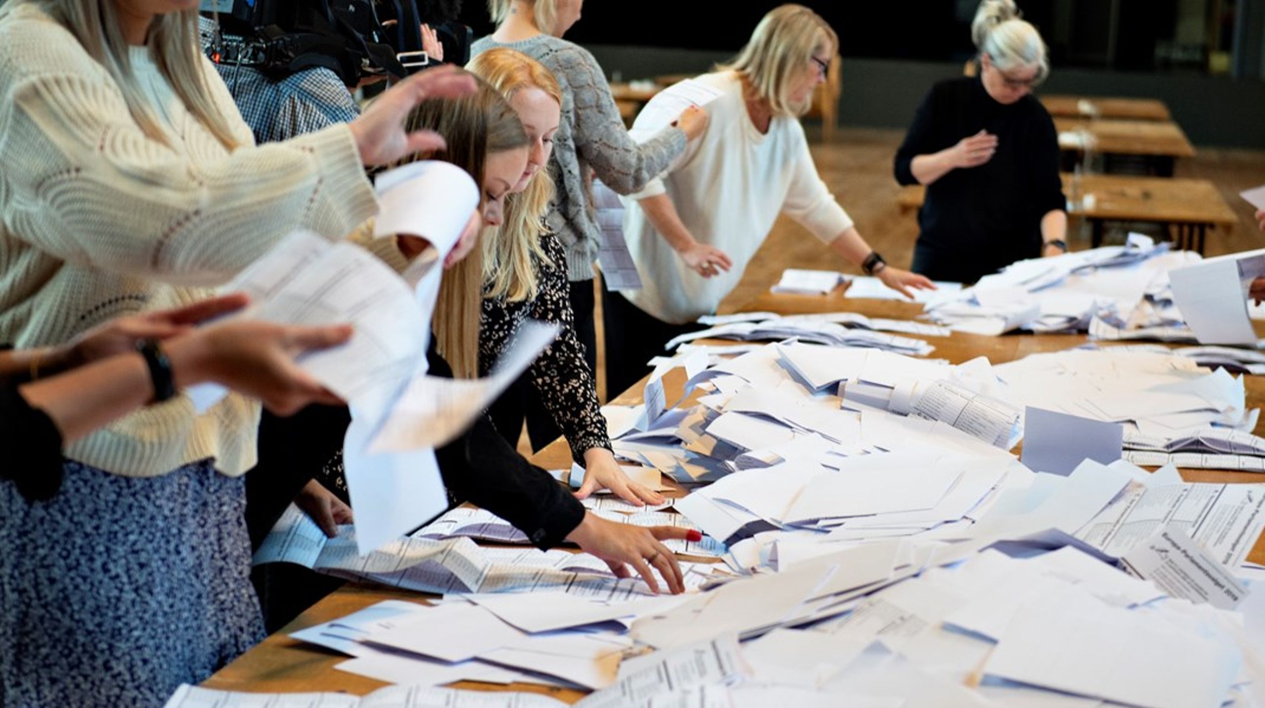 Flere steder i Europa får 16-årige mere demokratisk indflydelse, men står det til et stort flertal af danskerne, skal valgretsalderen til europaparlamentsvalg i Danmark blive ved 18 år. Arkivfoto.
