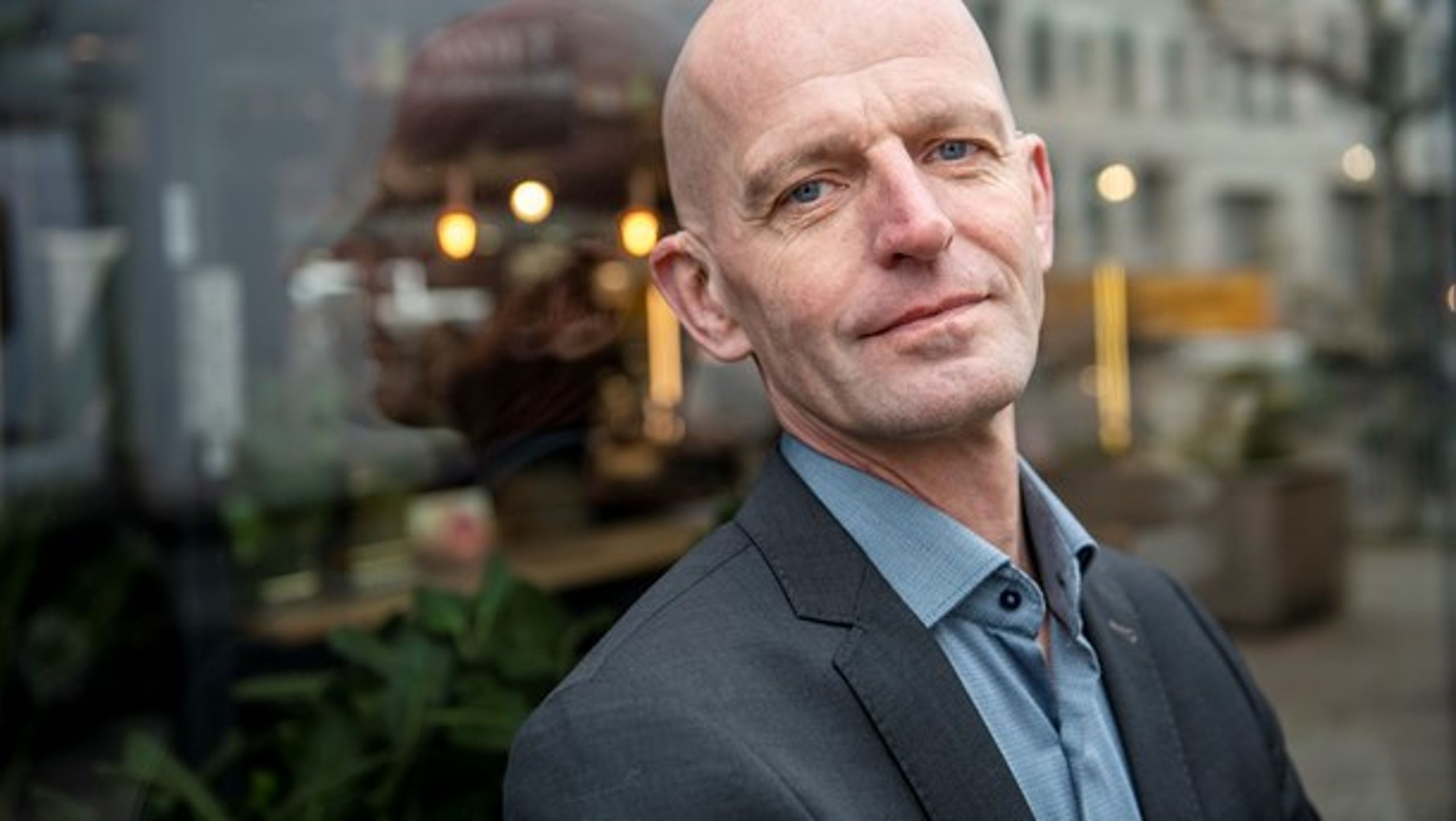Lars Werge var først næstformand og siden formand for Dansk Journalistforbund fra 2011-2019, men valgte at gå af i utide på grund af manglende opbakning i forbundets hovedbestyrelse. Nu skal han pleje de politiske interesser for medievirksomhederne i Dansk Erhverv.