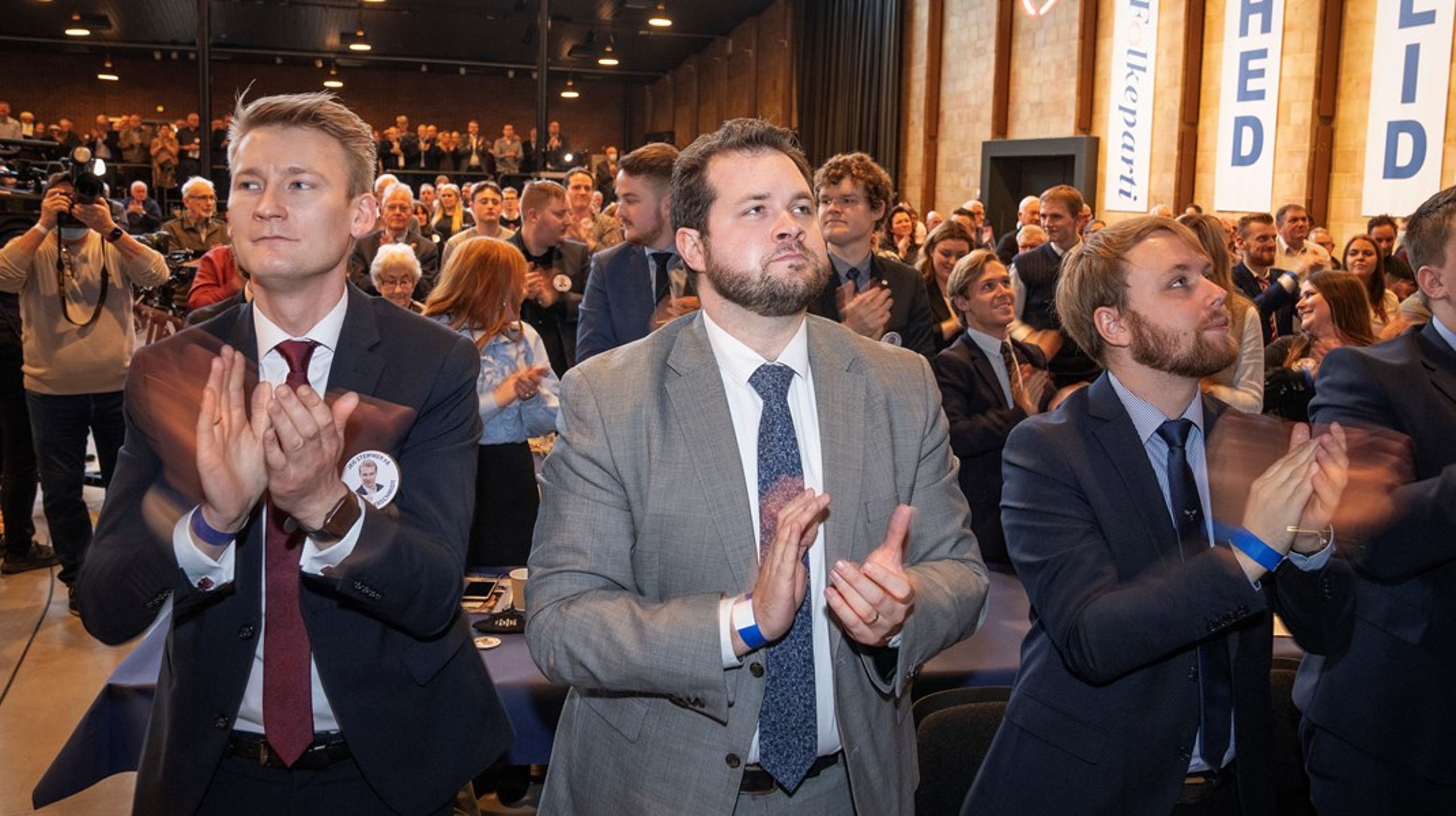 Anders Vistisen er blevet valgt som folketingskandidat. Her ses han på DF's ekstraordinære årsmøde i januar med partifællen&nbsp;Peter Kofod.