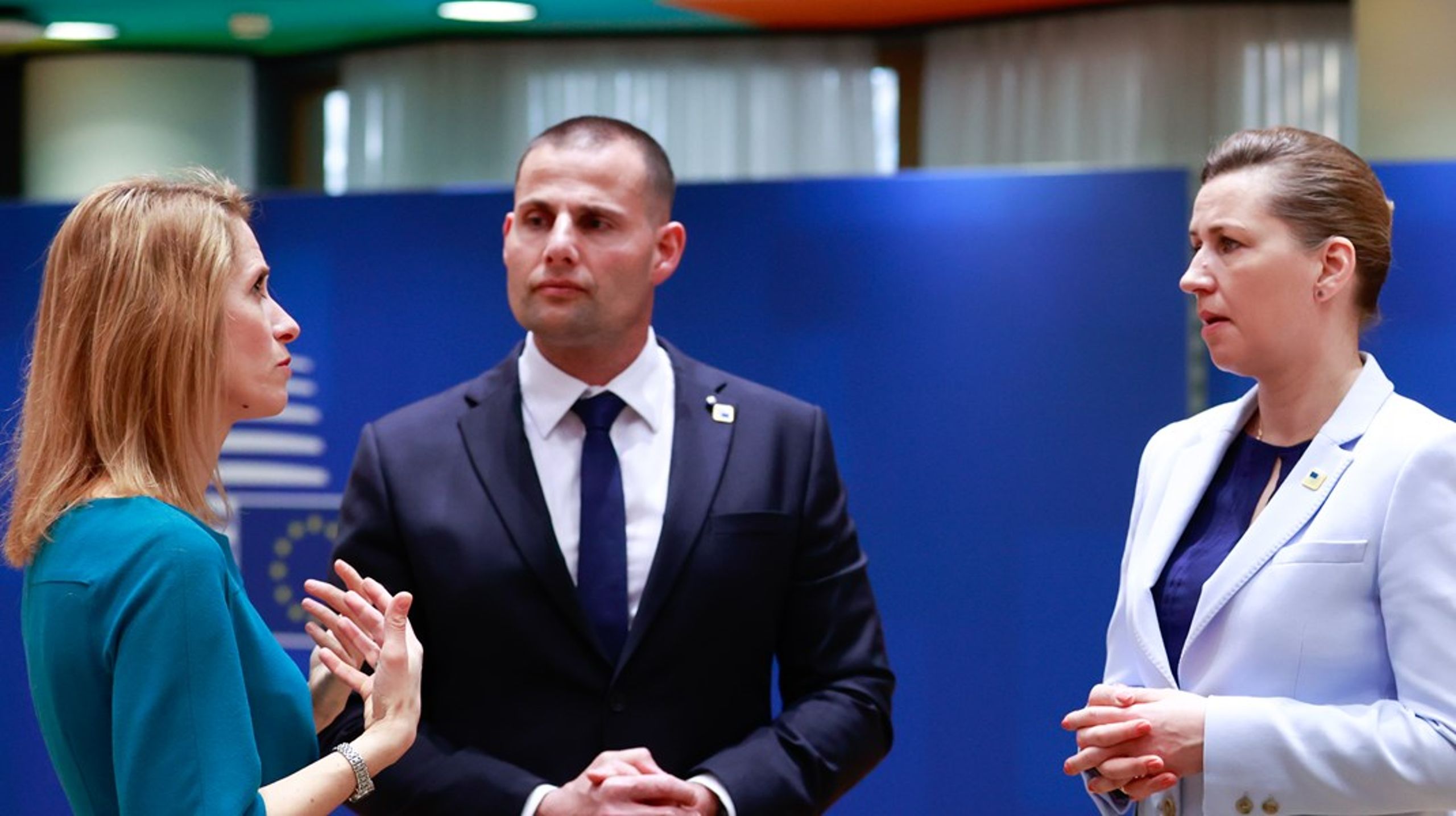 Danmarks statsminister, Mette Frederiksen, med sine kollegaer fra Estland, premierminister Kaja Kallas, og Malta, premierminister Robert Abela, til topmøde i Det Europæiske Råd.