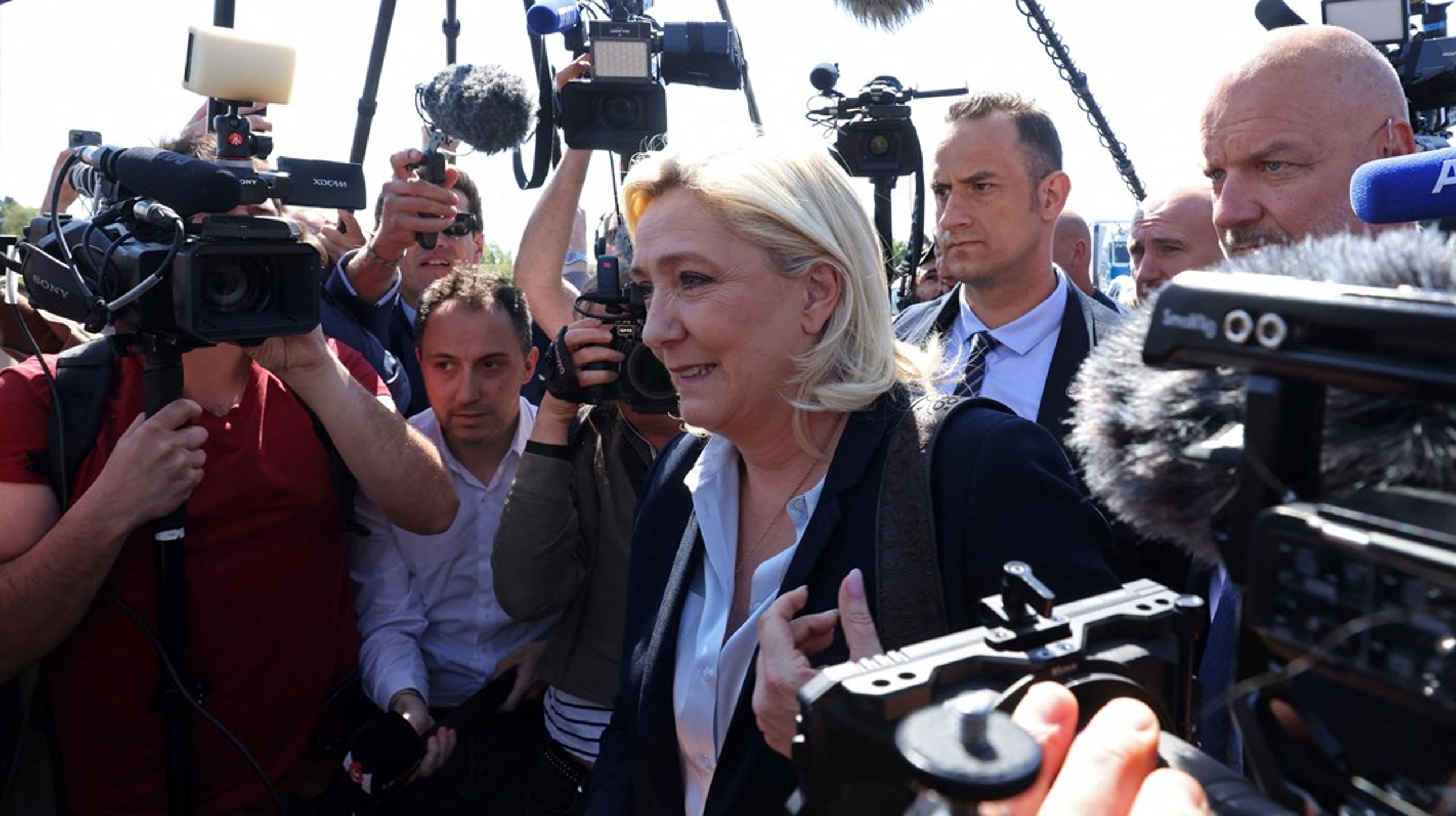Søndag bliver det afgjort, hvem der skal være Frankrigs præsident de kommende fem år, når anden valgrunde løber af stablen. Marine Le Pens direkte modstander er den nuværende præsident, Emmanuel Macron.