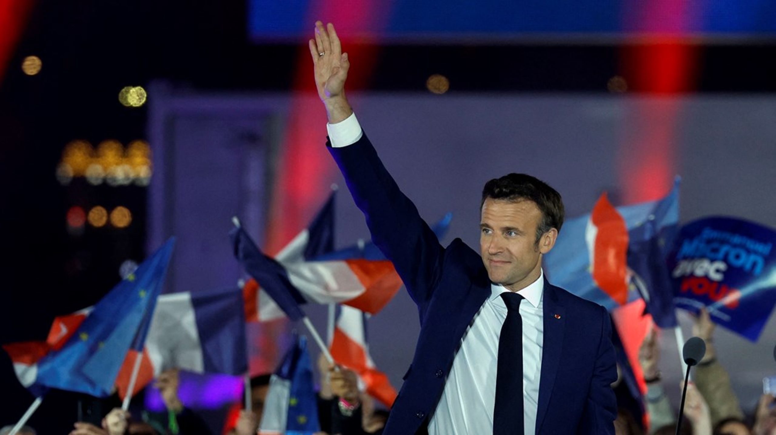 Emmanuel Macron får lov til at blive i Élysée-palæet fem år mere.