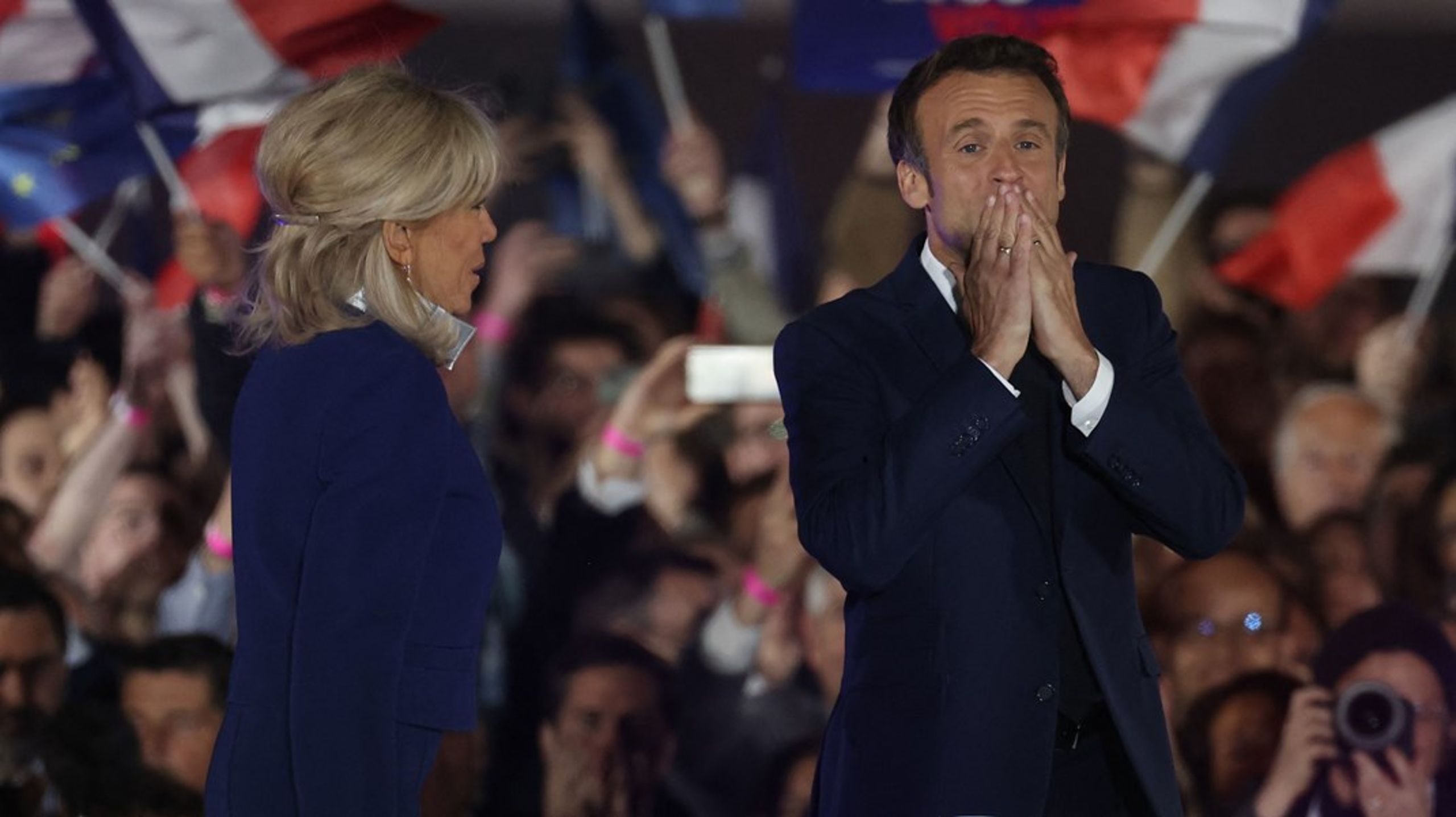 Emmanuel Macron sikrede sig en sejr over Marine Le Pen og bliver dermed den første præsident i to årtier til at blive genvalgt.