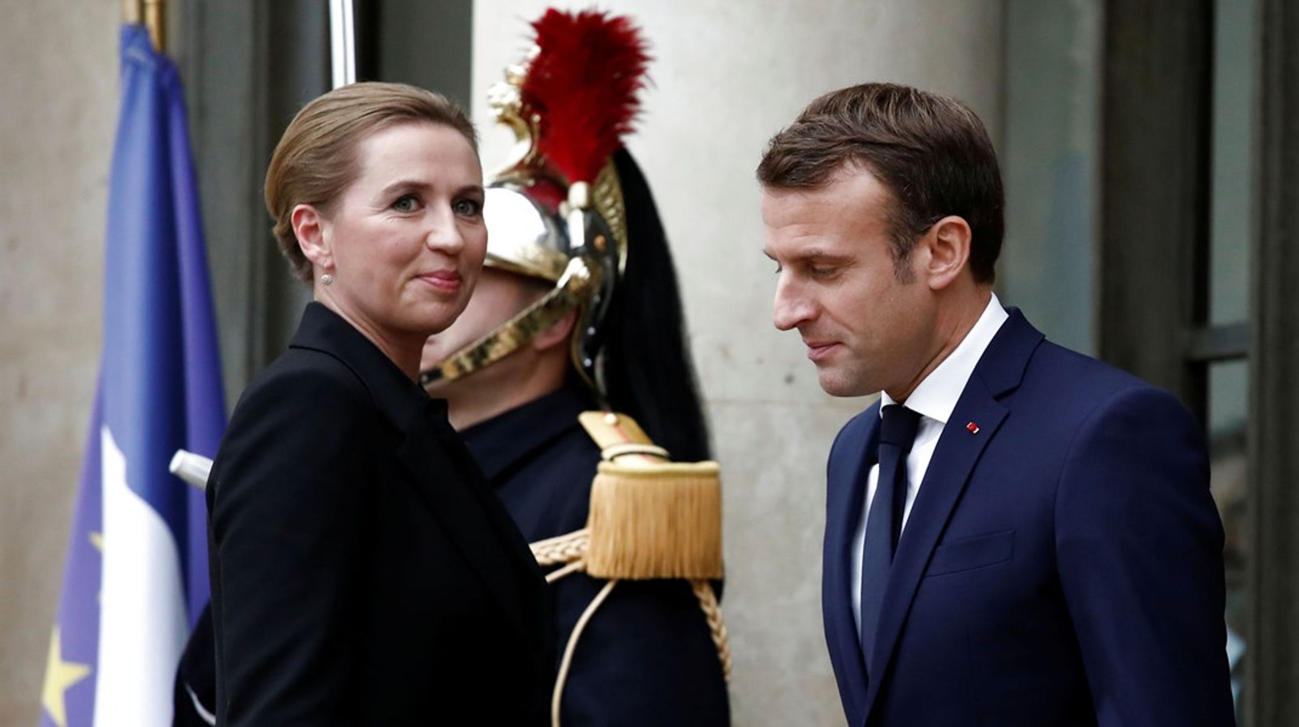Den franske præsident, Emmanuel Macron, er nok ikke den, statsminister&nbsp;Mette Frederiksen (S) først vil vende sig mod for at få hjælp til at vinde folkeafstemningen om forsvarsforbeholdet.