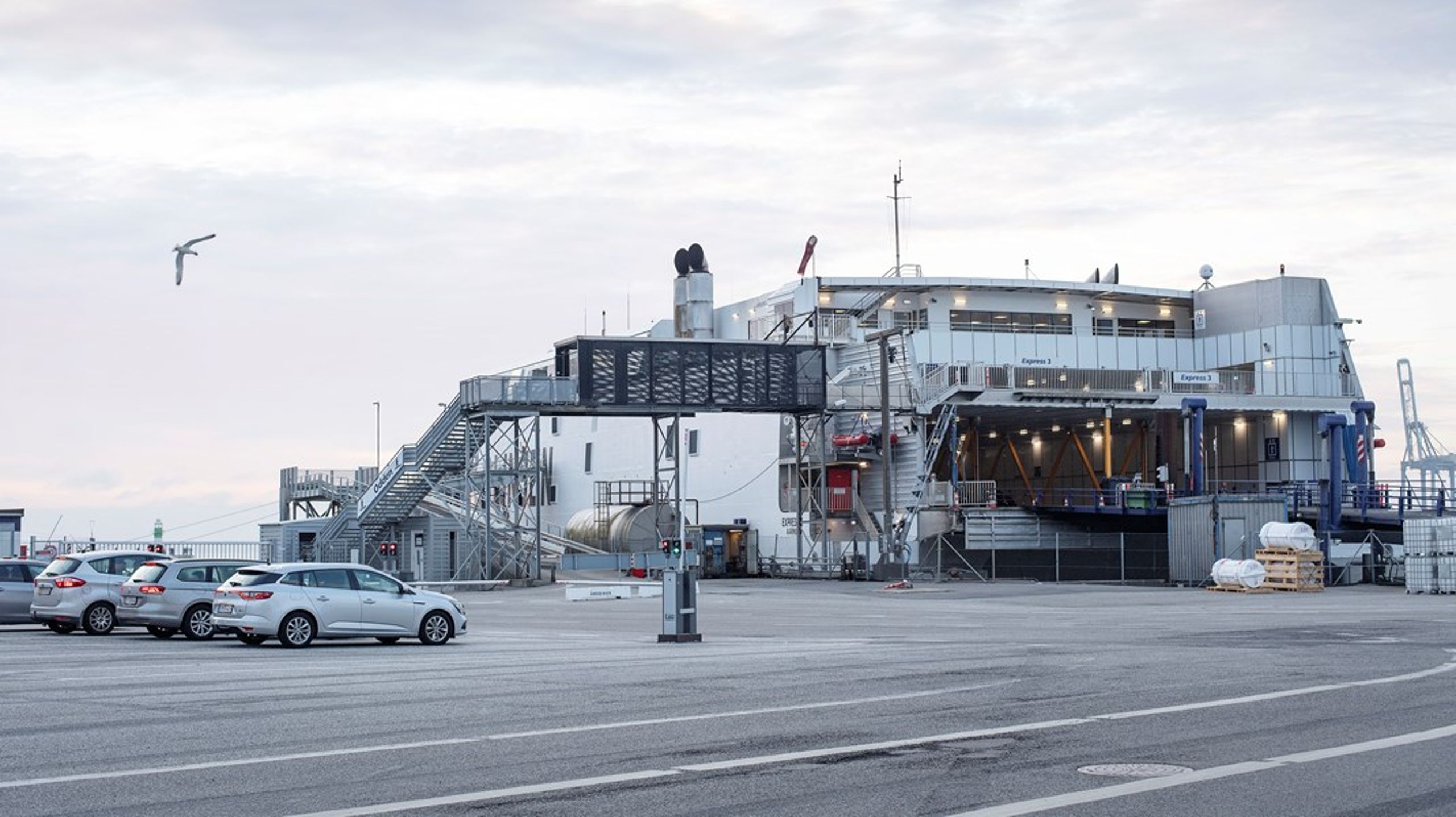 Med en Kattegatforbindelse forventes behovet for indenrigsflyvninger, omvejskørsel og færgeoverfarter at blive reduceret betydeligt, skriver Erhverv Aarhus.