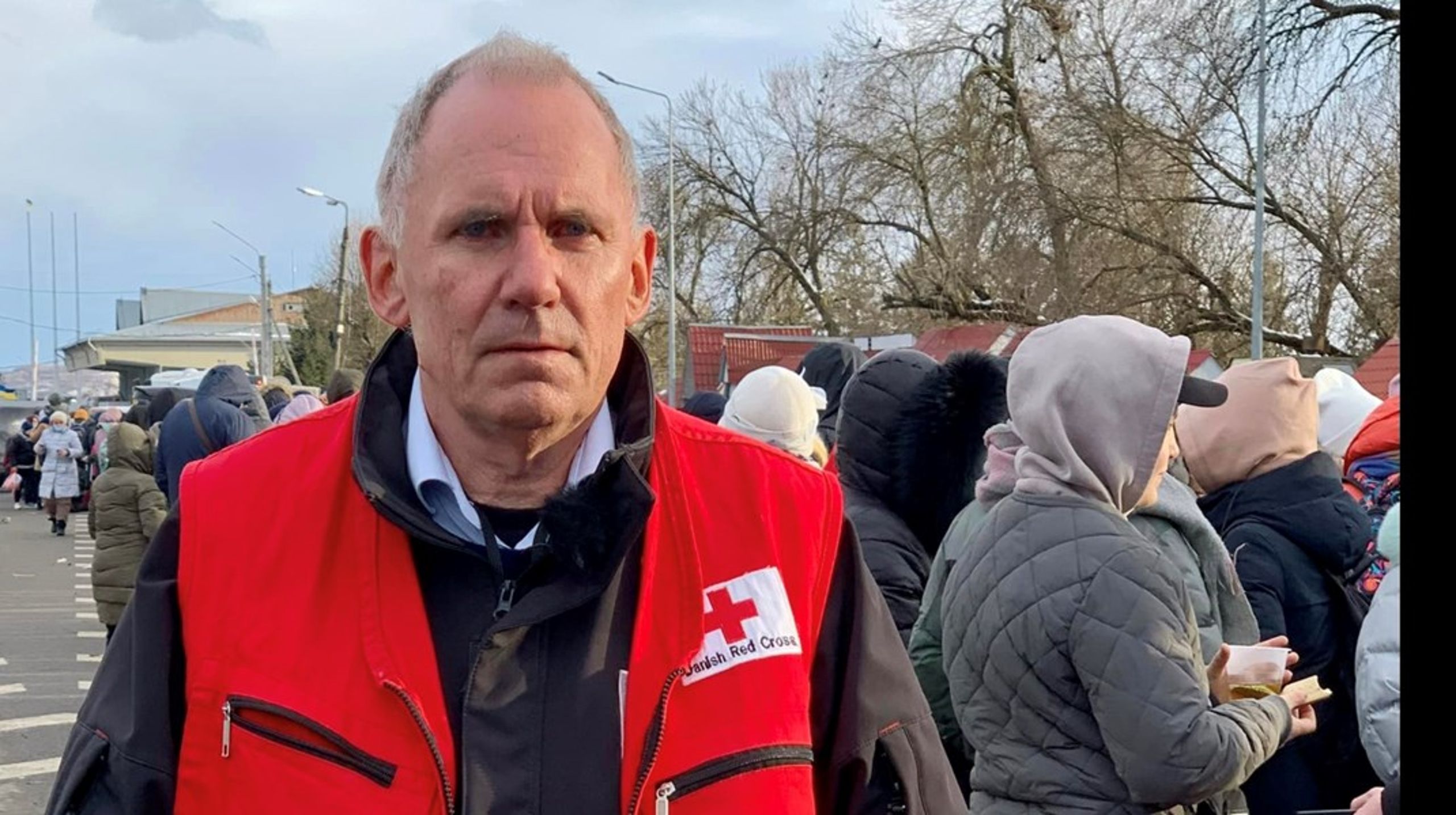 Anders Ladekarl kommunikerer stort set døgnet rundt om Røde Kors' indsats og indimellem om hans egne dramatiske oplevelser. Her et af de forholdsvis få billeder af ham selv fra et Facebook-opslag efter en begivenhedsrig tur til Ukraine den 9. marts.