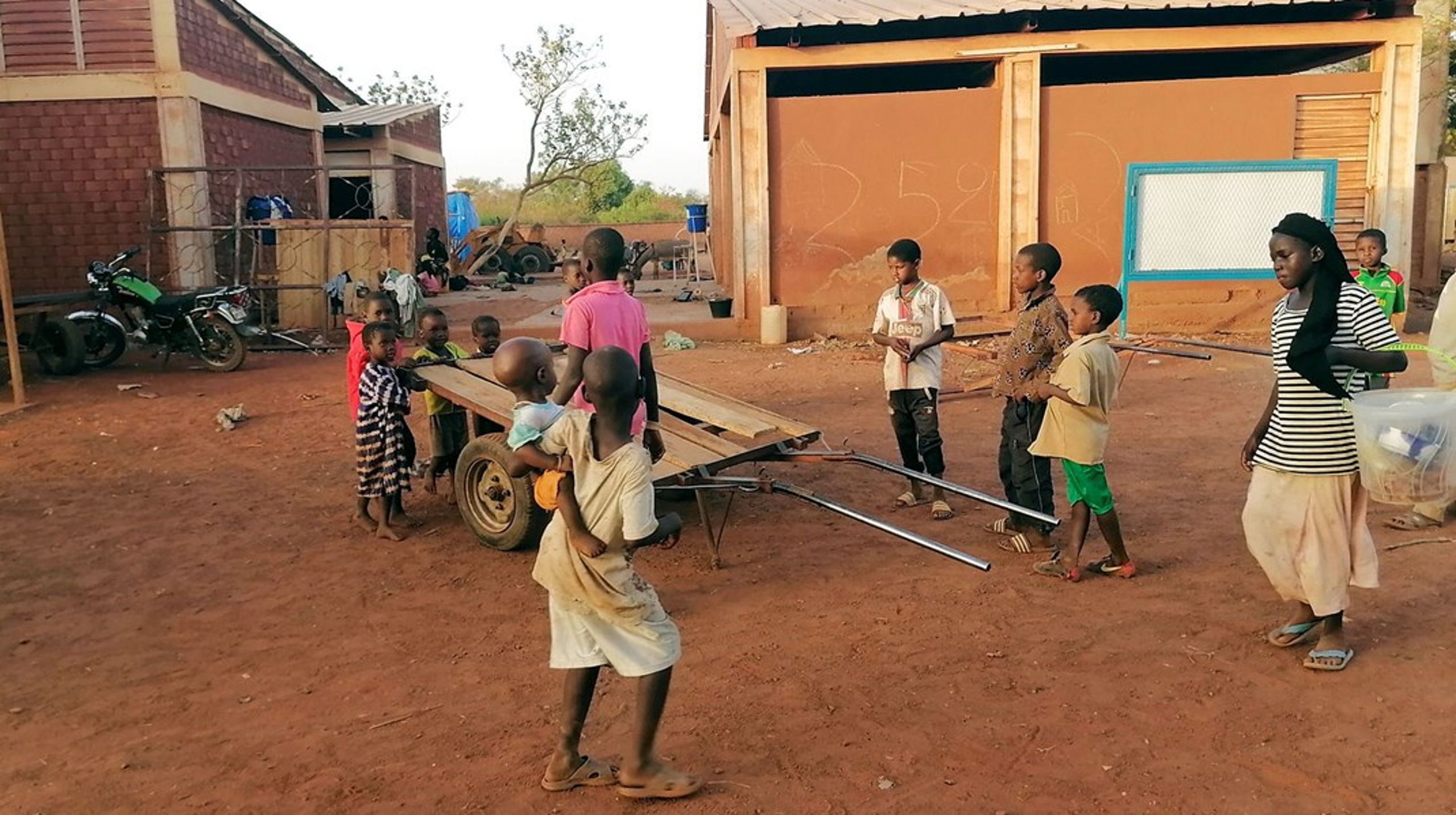 I Sahel og ved Afrikas Horn, er der et sprængfarligt mix af konflikter, klimaforandringer og sult, der afskærer børn adgangen til uddannelse, skriver Anne Smith Petersen og Helle Gudmandsen. Arkivfoto.