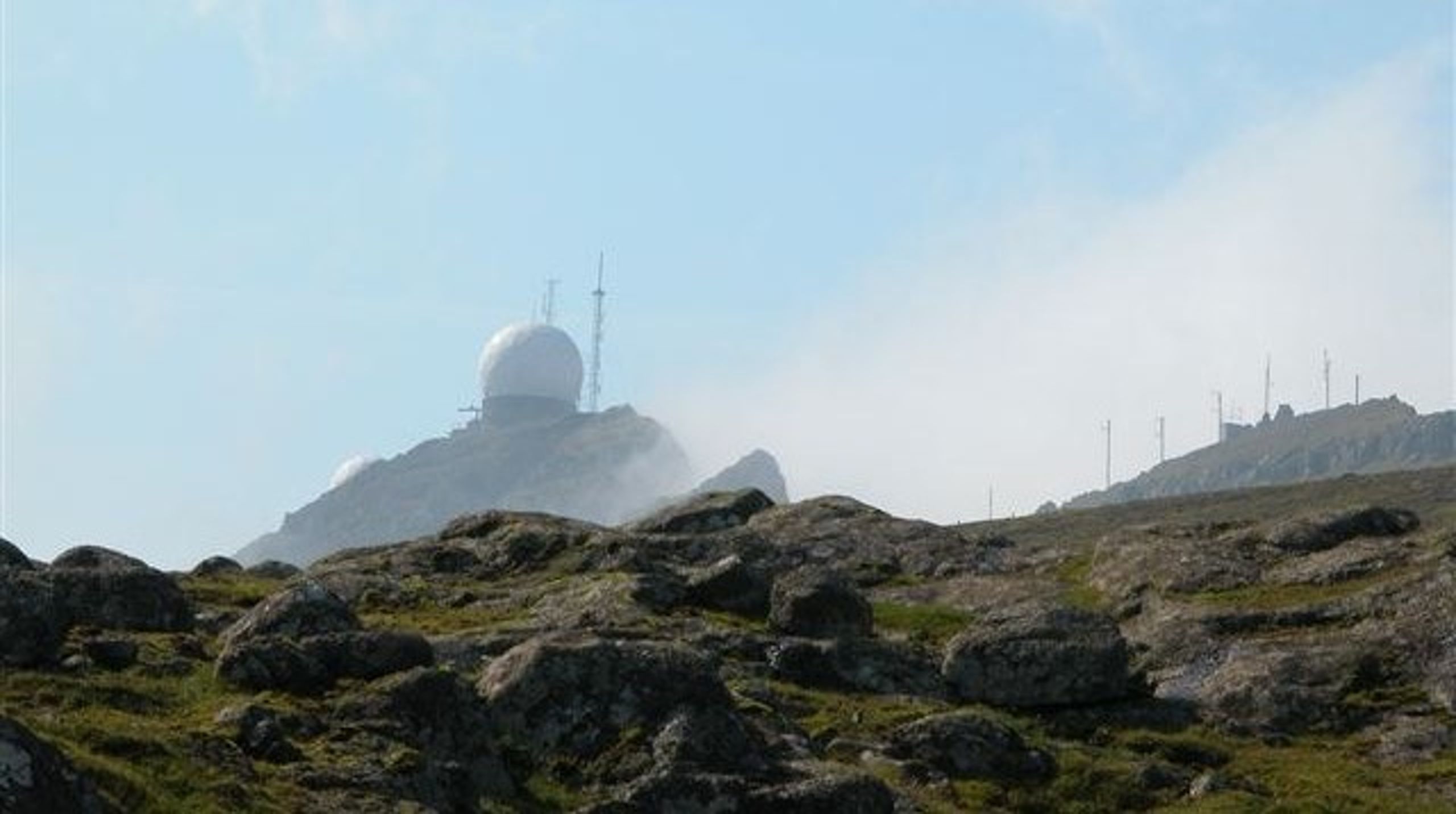Den nye radar skal opstilles tæt på en nedlagt radar på et fjeld udenfor Tórshavn.
