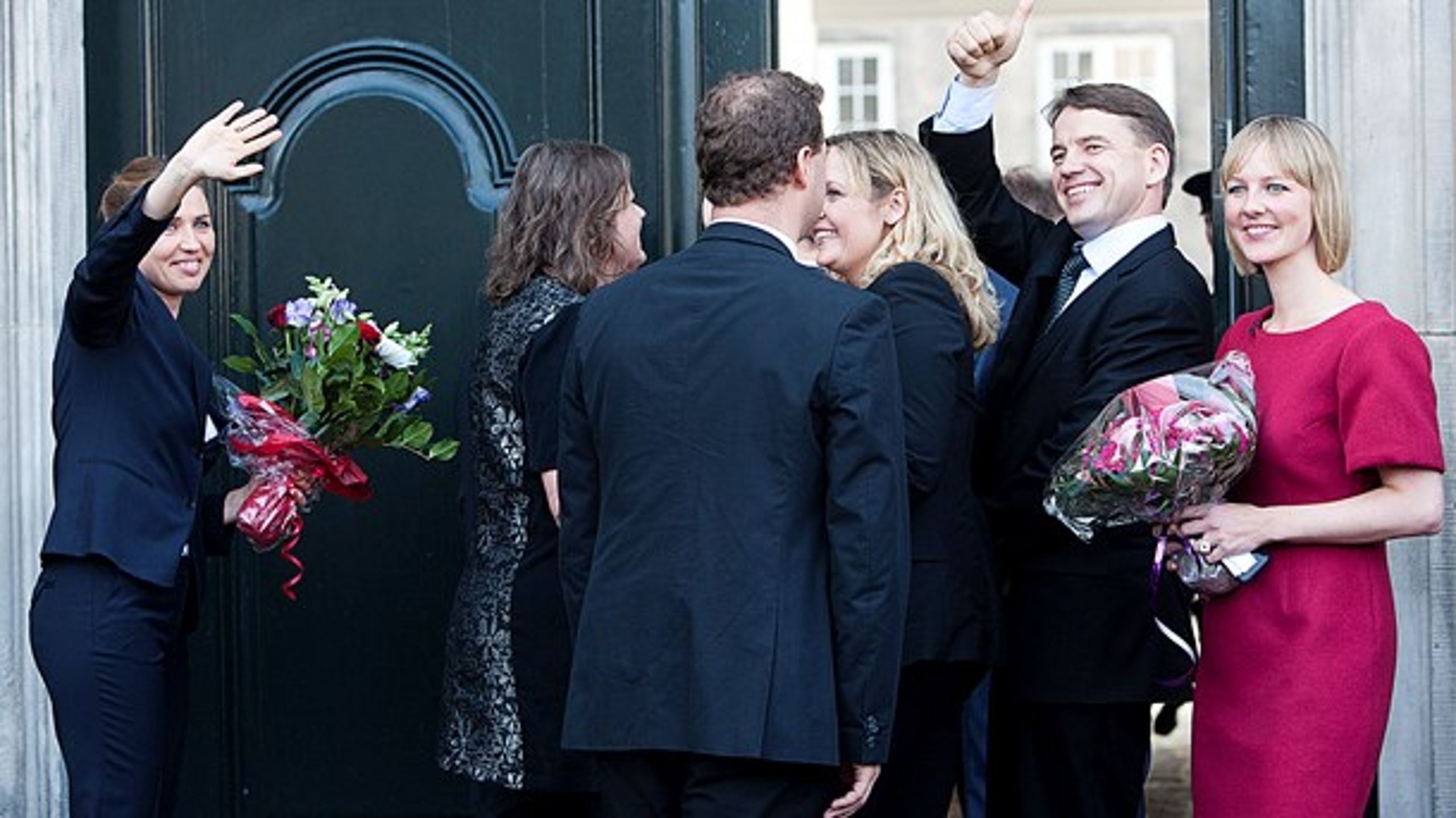 Christian Friis Bach (R) (til højre) blev i 2011 udnævnt som udviklingsminister i Thorning-regeringen sammen med Mette Frederiksen (S), der blev beskæftigelsesminister. Senere gik han af efter den såkaldte GGGI-sag.