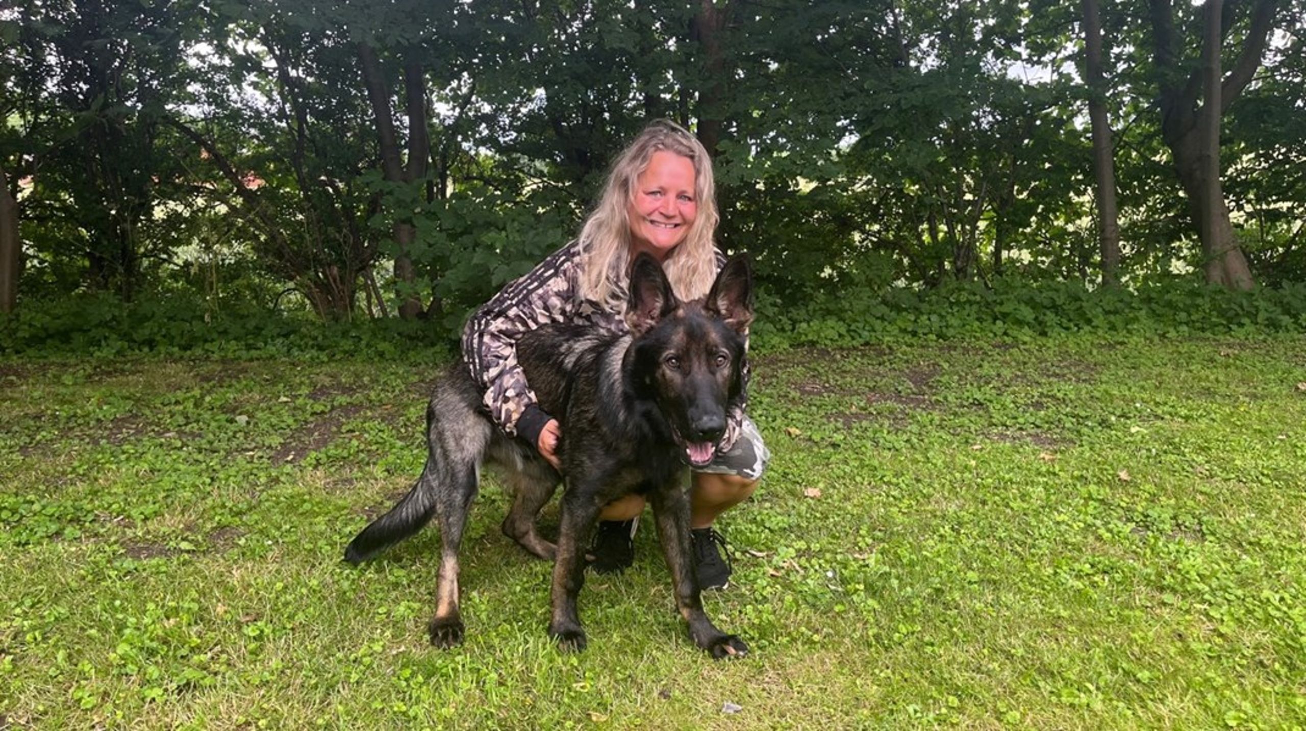Karina Adsbøl, som i dag er løsgænger, fik schæferhunden Kenzo, få uger inden hun forlod Dansk Folkeparti sammen med fire andre medlemmer.