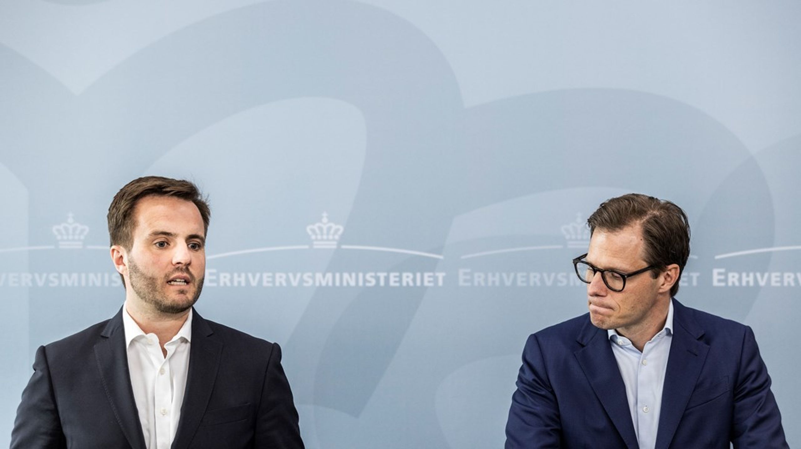 Erhvervsminister Simon Kollerup (S) afholdt 6. maj 2022 et pressemøde med formanden for Finans Danmark, Carsten Egeriis, om partnerskab med den finansielle sektor om&nbsp;grønne lån.