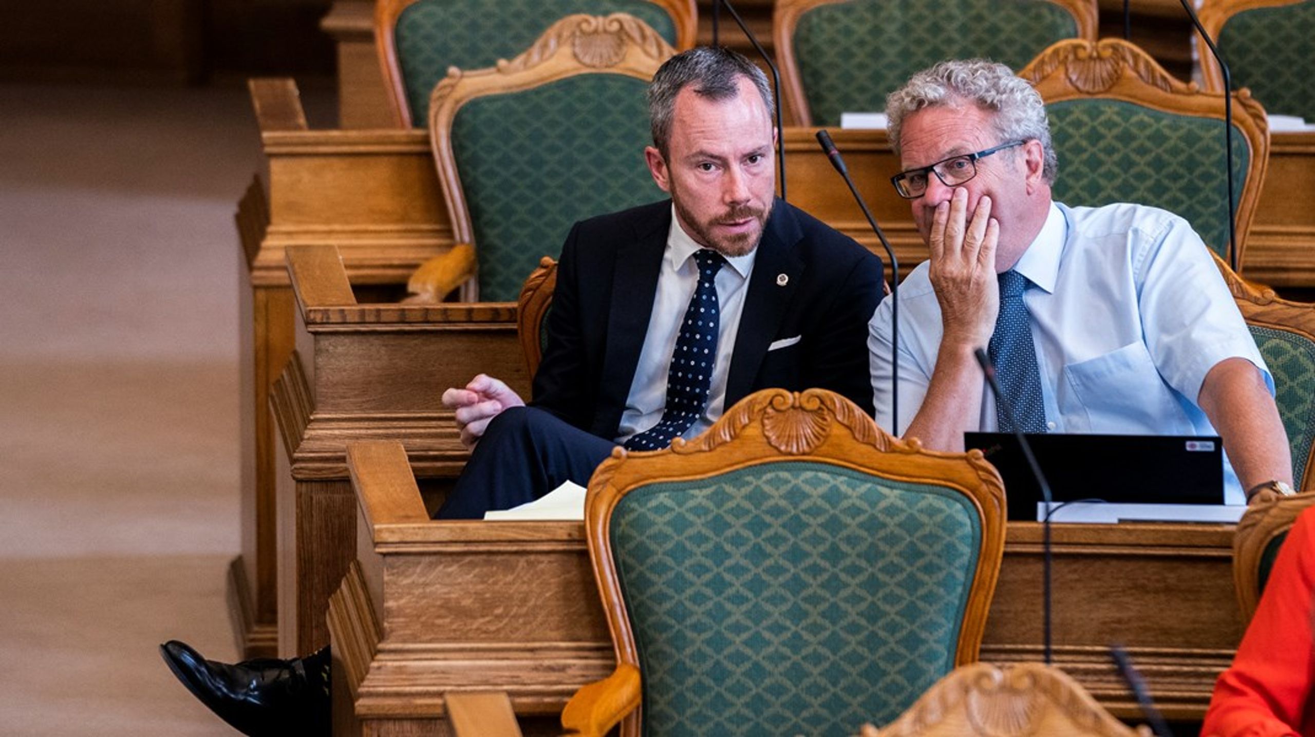 Venstres retsordfører Preben Bang Henriksen (th.) er ikke så bekymret for eksperters kritik af, at nyt lovforslag om at begrænse borgers mulighed for aktindsigt med henvisning til chikane rammer for bredt.