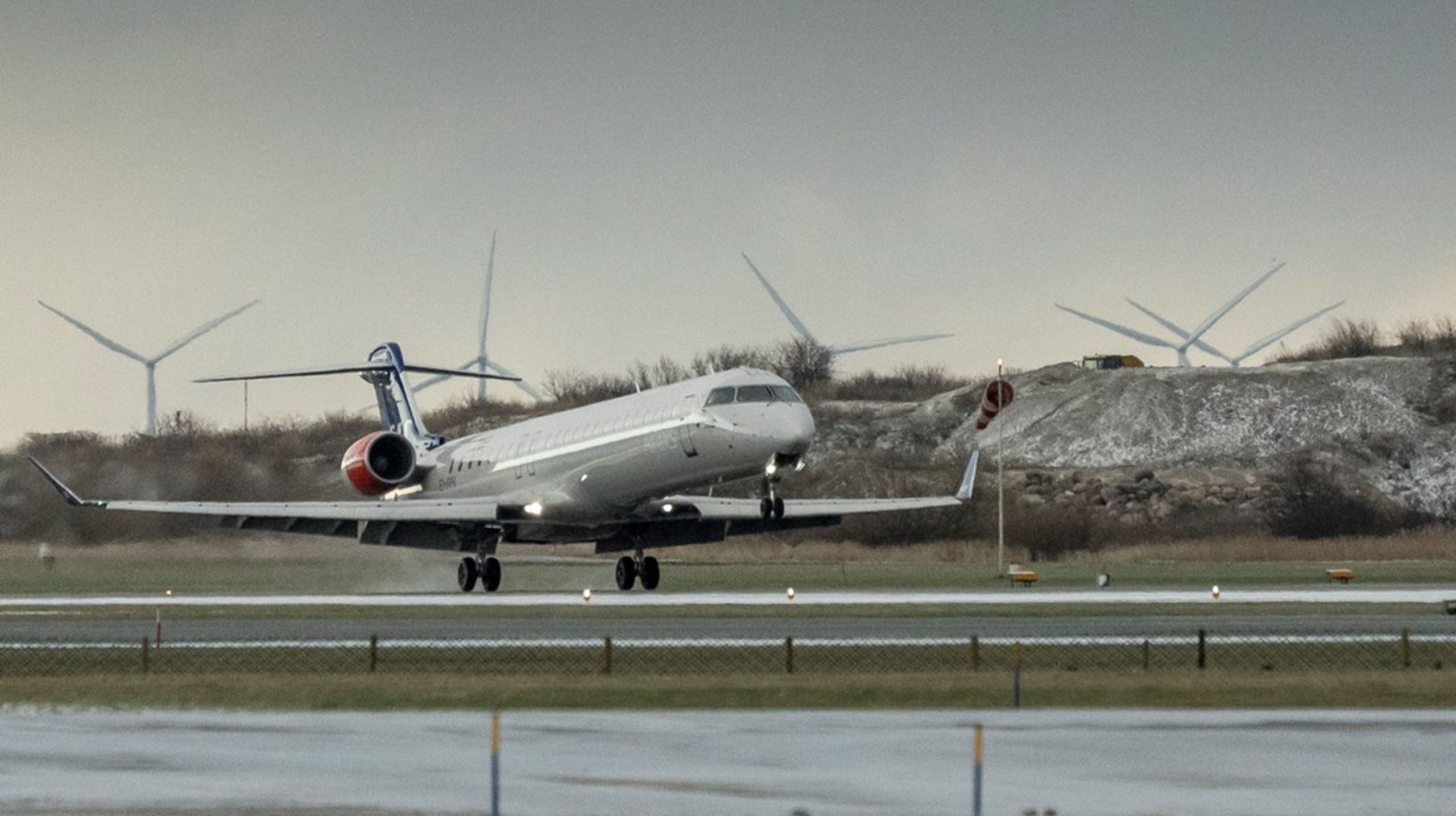 En kommende luftfartsstrategi må ikke kun blive et anliggende for Transportministeriet, skriver Karsten Lauritzen og Per Henriksen.