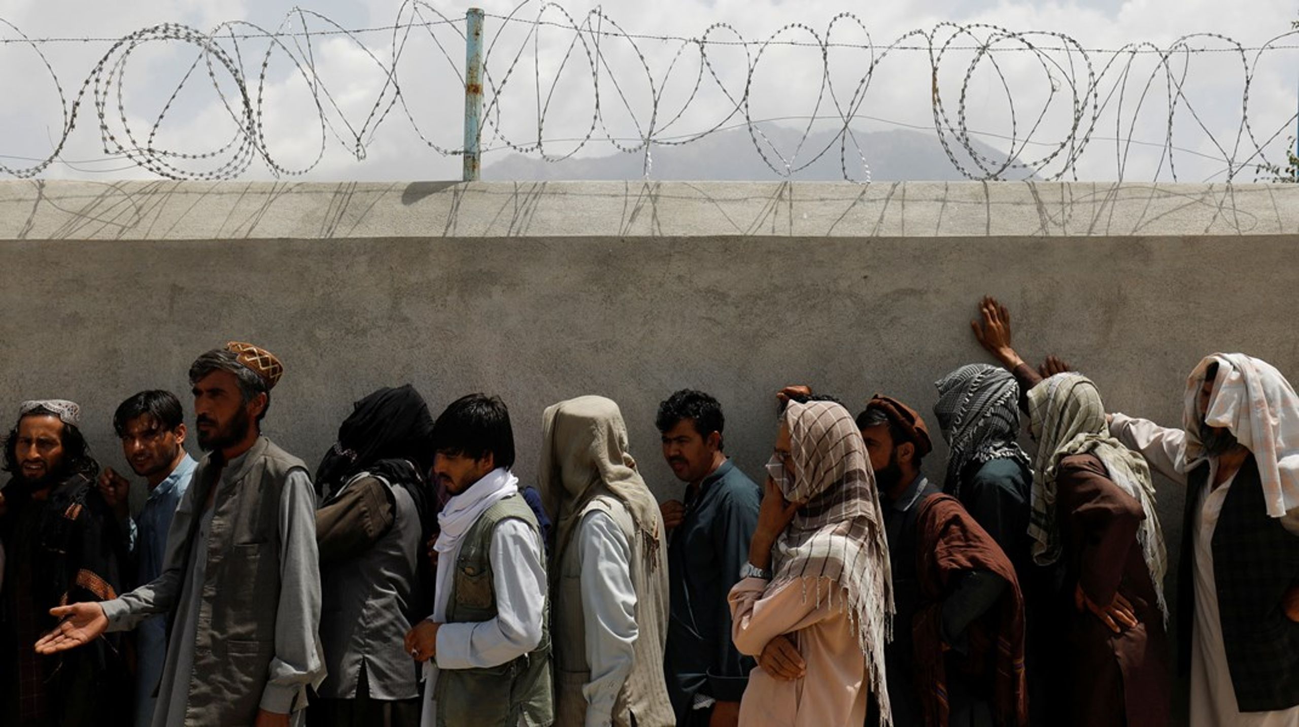 Afghanere i kø til nødhjælp. Arkivfoto.
