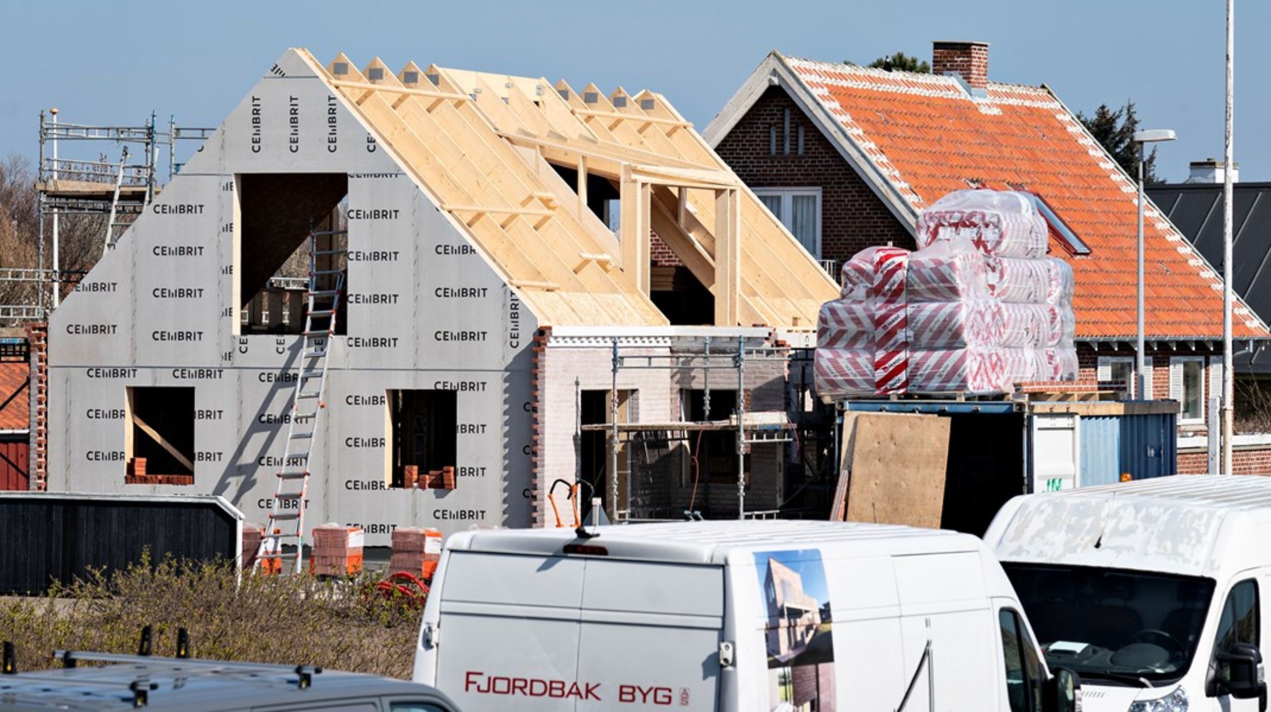 Inflation og stigende renter betyder, at danskernes lyst til at gennemføre&nbsp;større investeringer i boligen falder, vurderer DI.&nbsp;