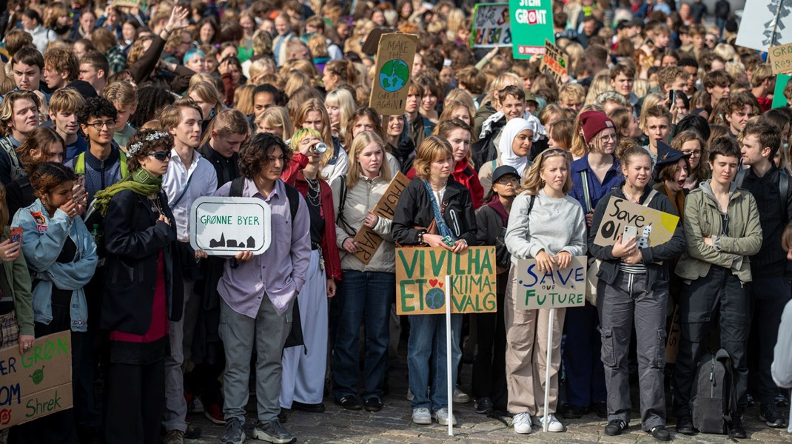 Tusinder af unge var forrige fredag mødt op på Christiansborg Slotsplads for at kræve konkret klimahandling. Men det blev ignoreret af langt de fleste store medier, skriver Caroline Bessermann.
