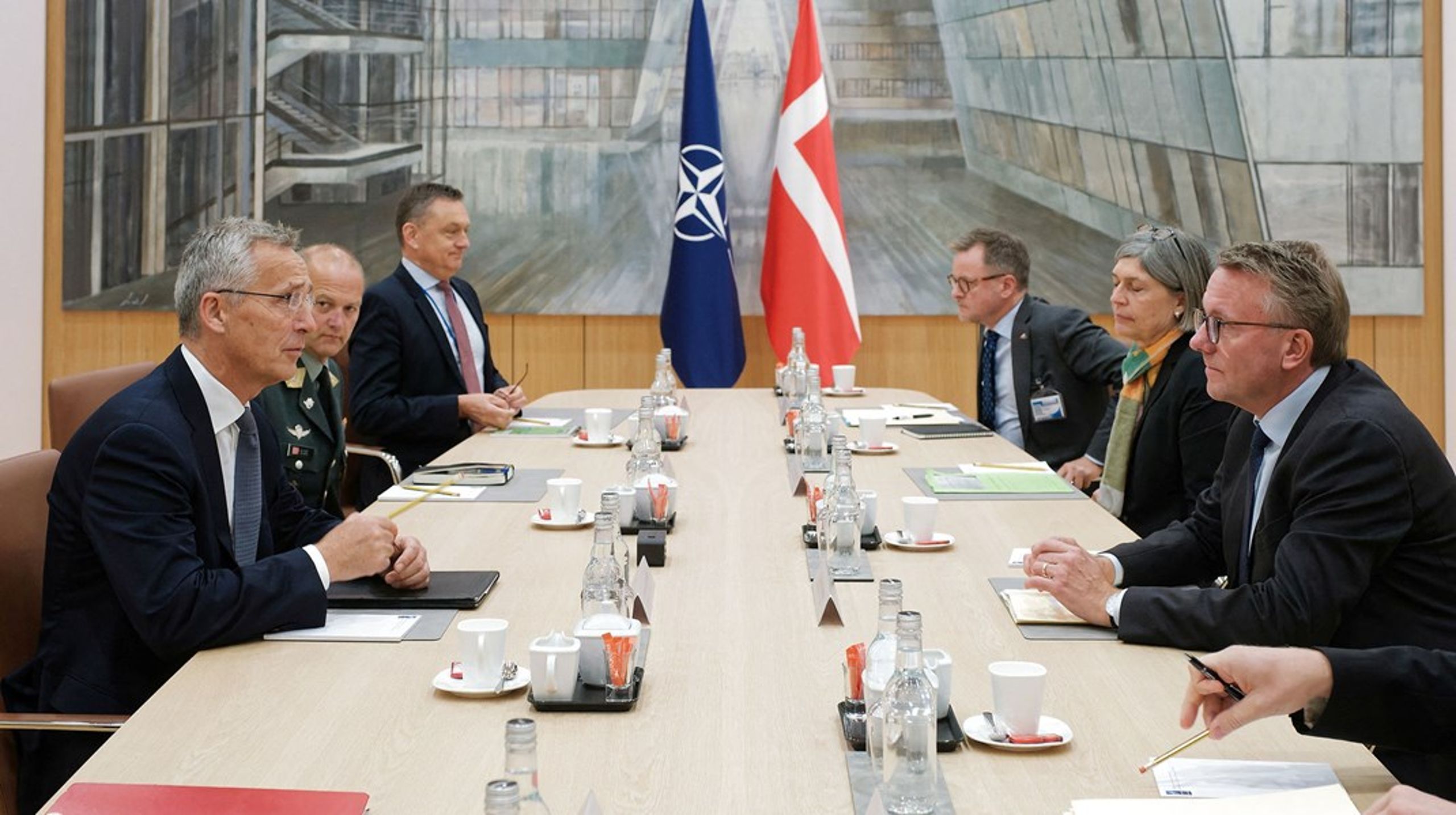 Natos generalsekretær, Jens Stoltenberg (t.v.), forsikrede onsdag forsvarsminister Morten Bødskov (S) om alliancens opbakning. Nato fordømmer den "overlagte, hensynsløse og uansvarlige sabotage" i Østersøen.
