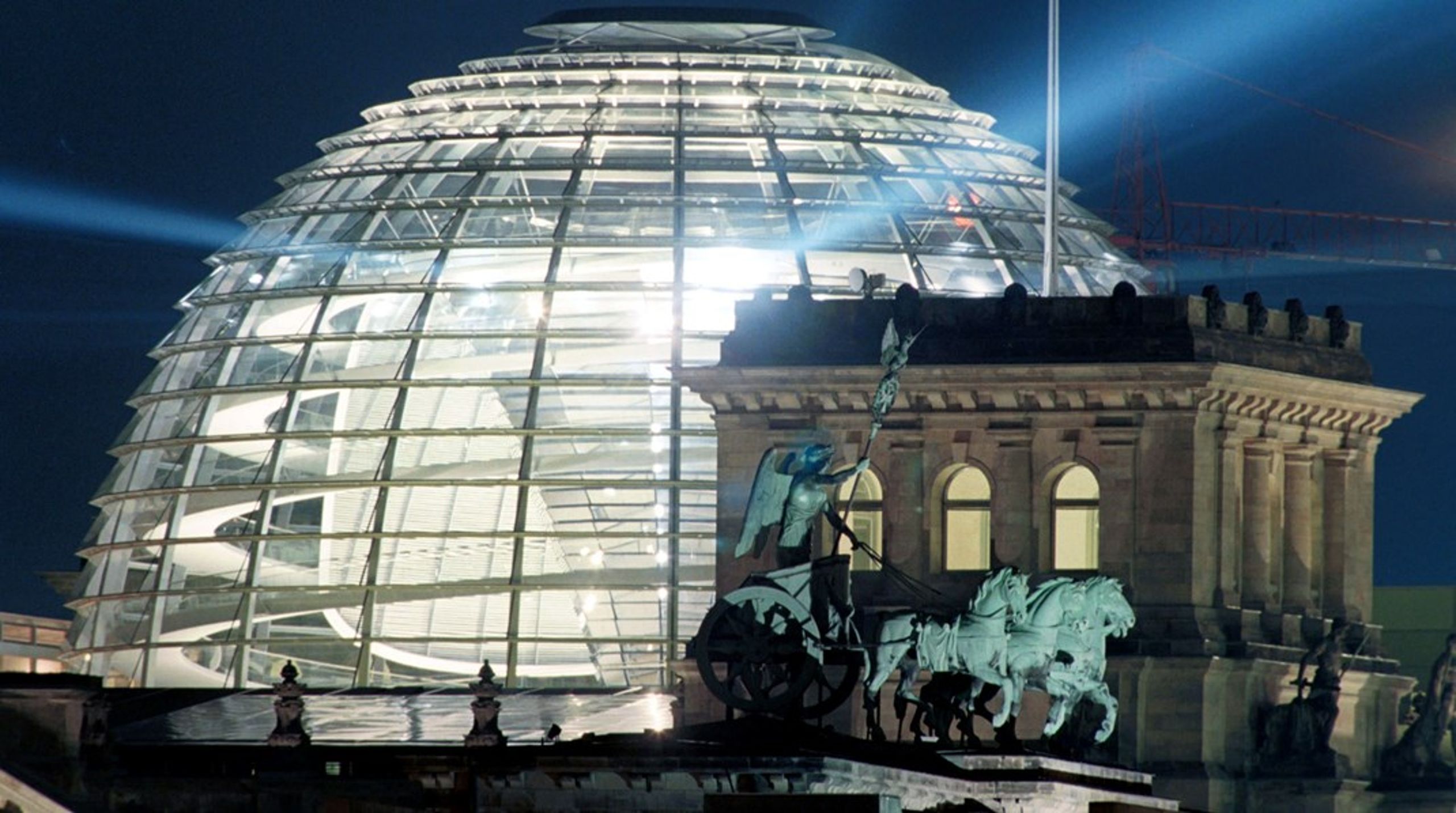 Energikrisen i Europa har blandt andet medført, at&nbsp;lyset i den tyske Rigsdags glaskuppel har været slukket om aftenen siden sommeren 2022.