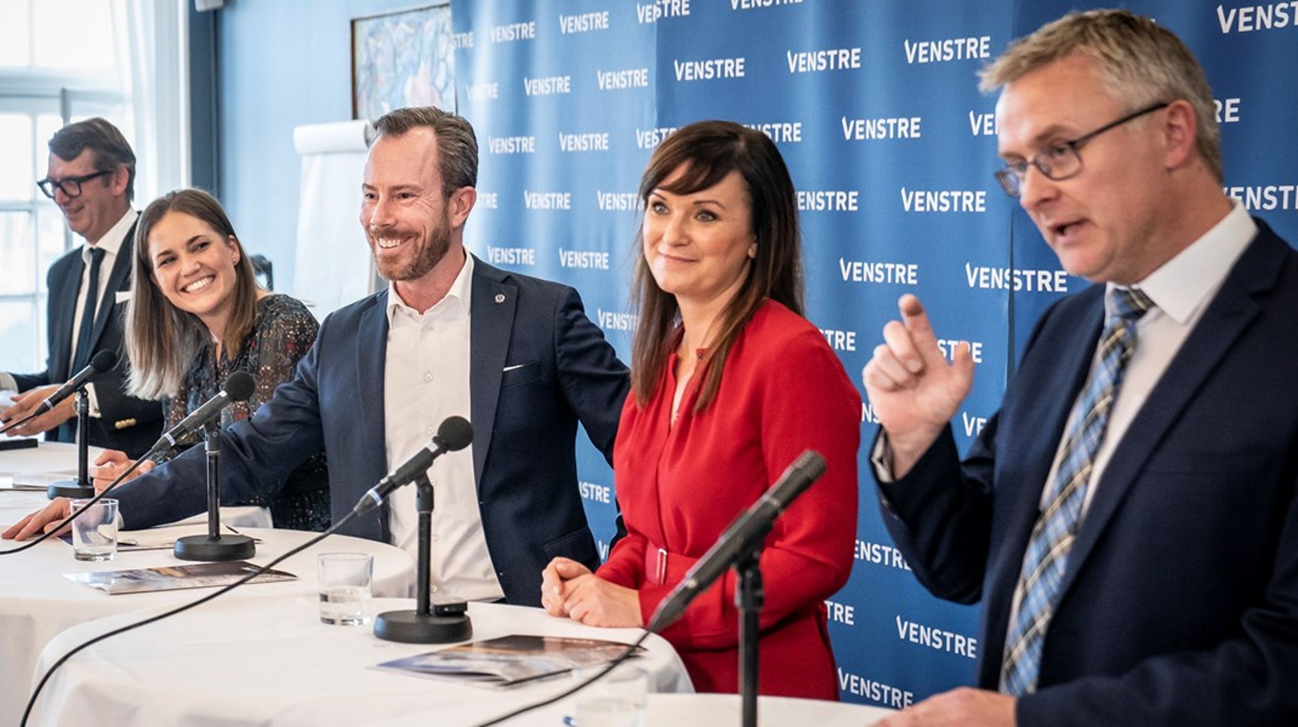Venstre præsenterede fredag sin grønne 2030-plan. Partiets miljøordfører Jacob Jensen (længst til højre) deltog i pressemødet på Christiansborg.