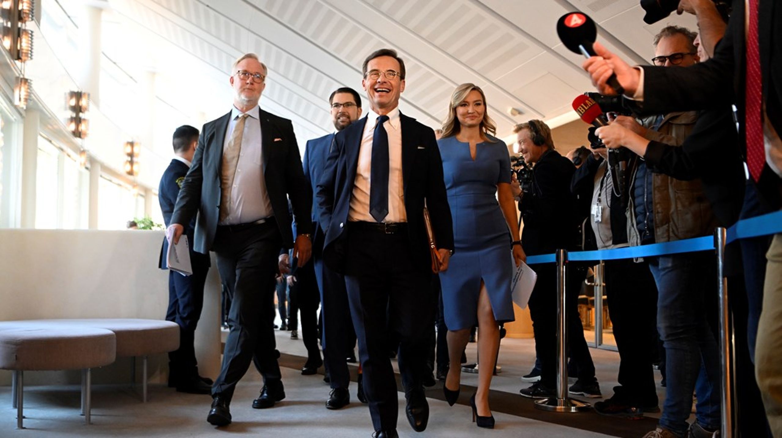 Mandag 17. oktober godkendte den svenske&nbsp;Riksdag formelt, at Sverige får en ny borgerlig regering med Moderaternas Ulf Kristersson i spidsen. Nu præsenterer han regeringens ministre.&nbsp;<br>