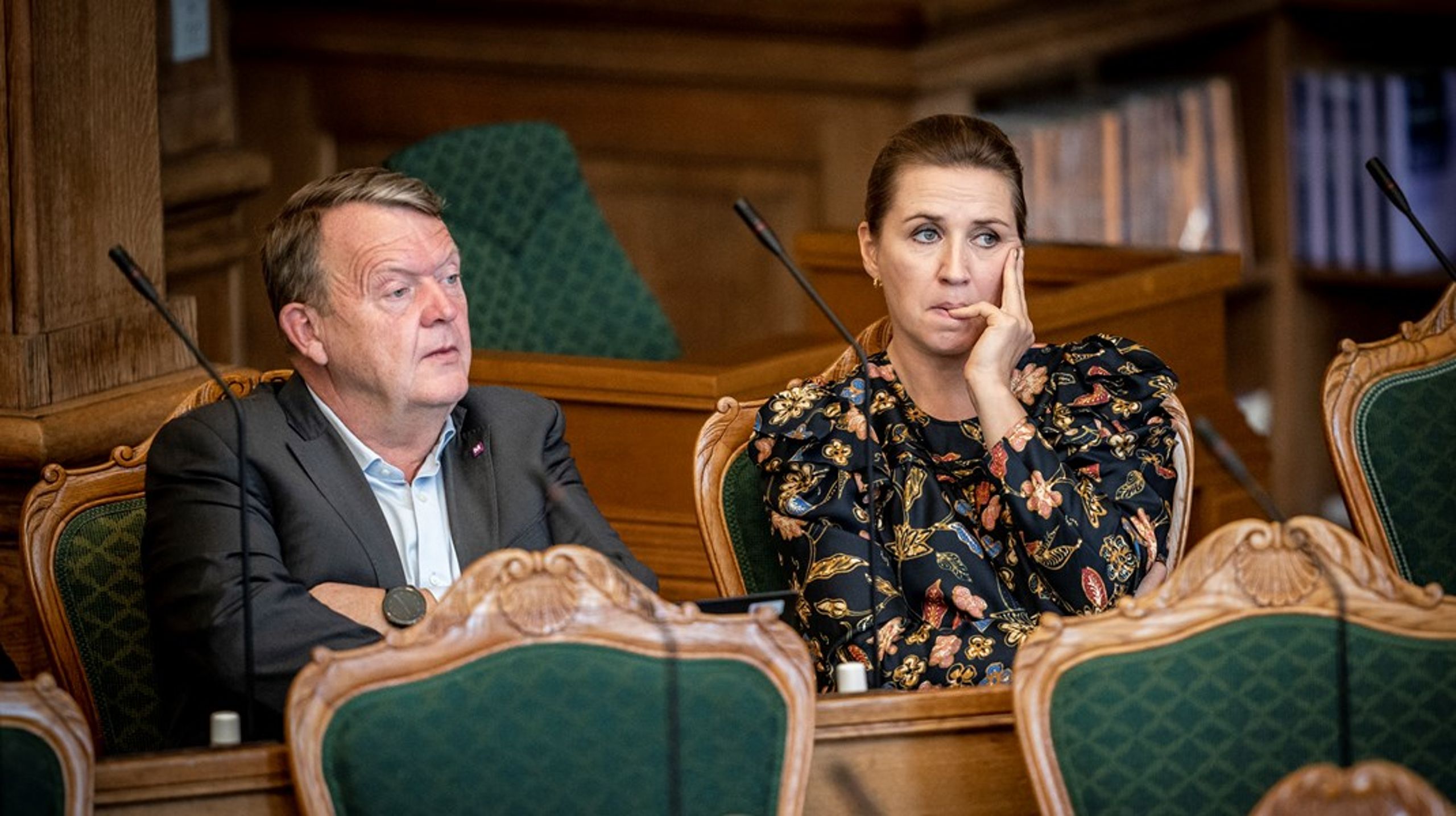 Under åbningsdebatten sad Lars Løkke Rasmussen (M) og Mette Frederiksen (S) på de bagerste rækker og sludrede. Nu vil Løkke i regering sammen.