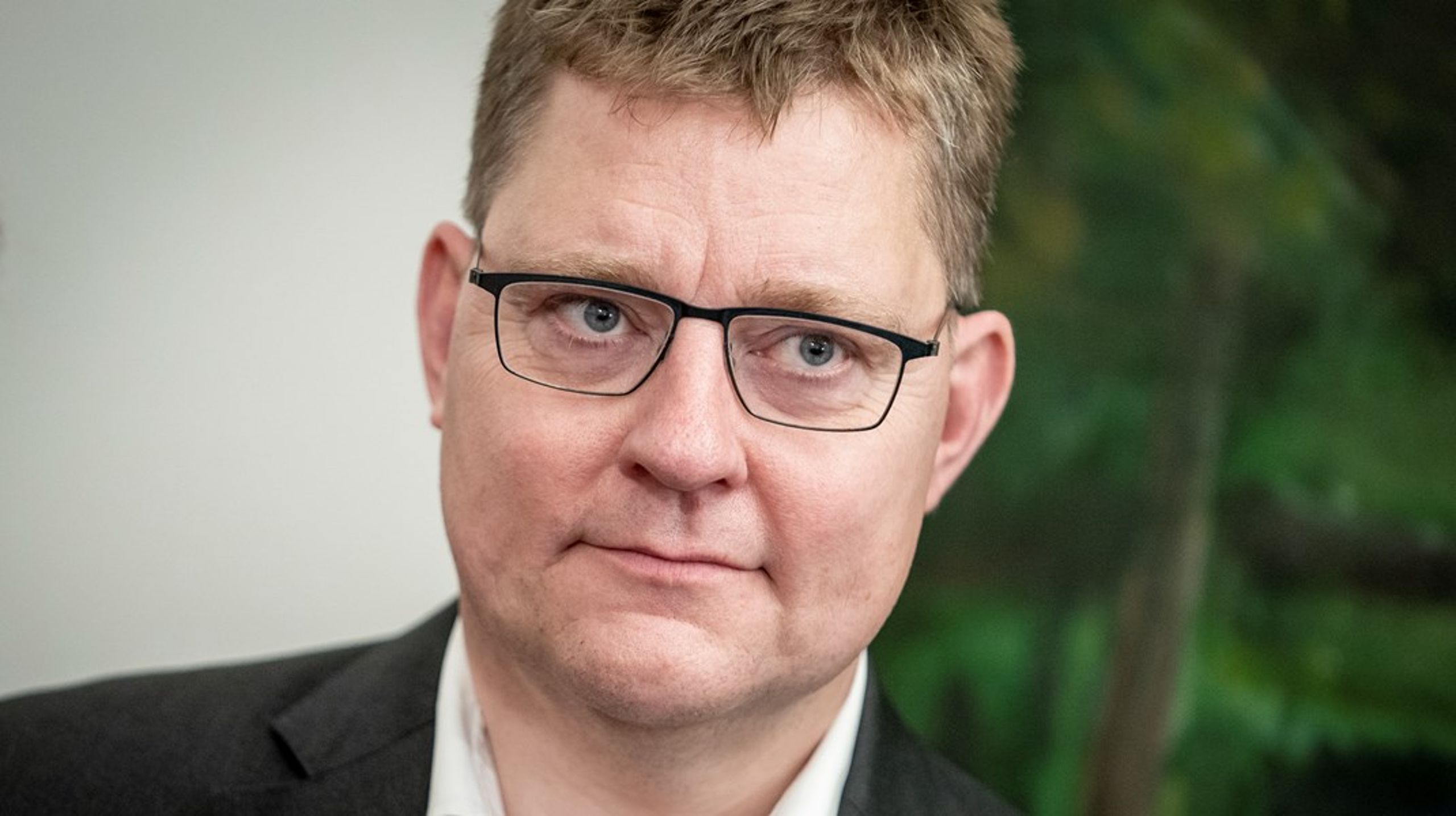 Rasmus Helveg Petersen foreslår at udsætte arbejdet med Den Tredje Limfjordsforbindelse, der dog først er sat til at begynde i 2025.&nbsp;