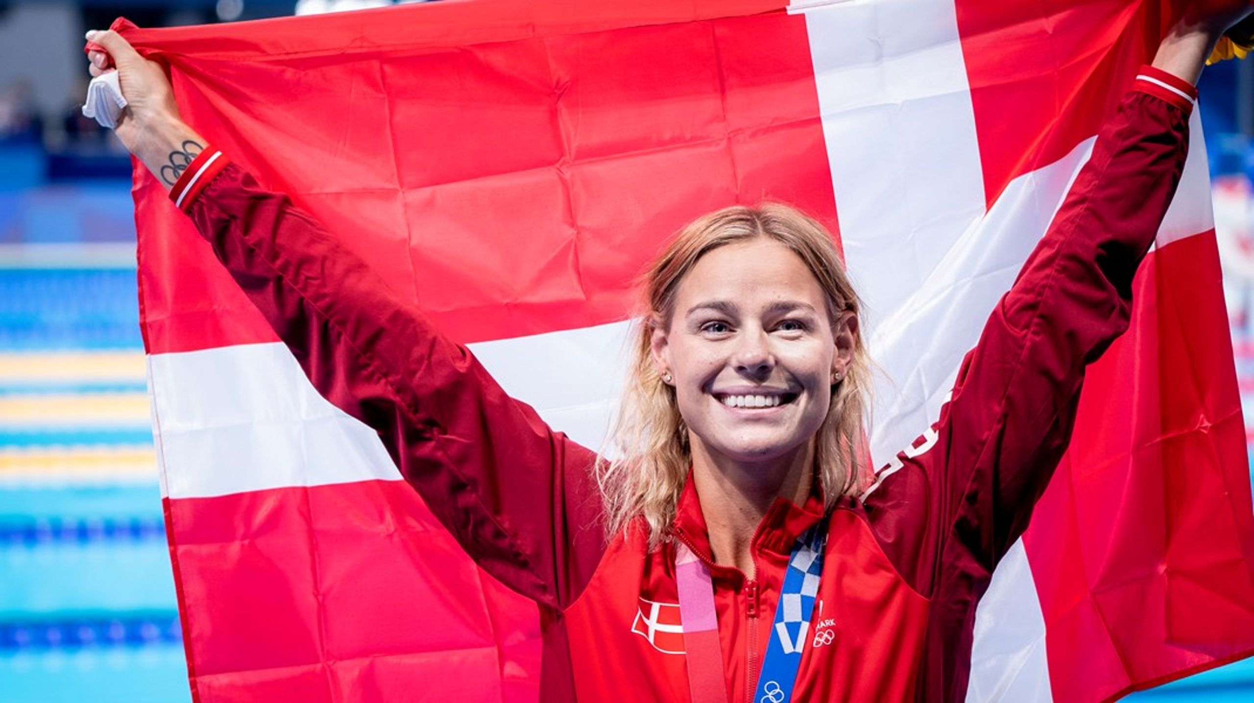 Pernille Blume efter finalen i 50 meter frisvømning ved OL i Tokyo 2021. Blume vandt bronze.