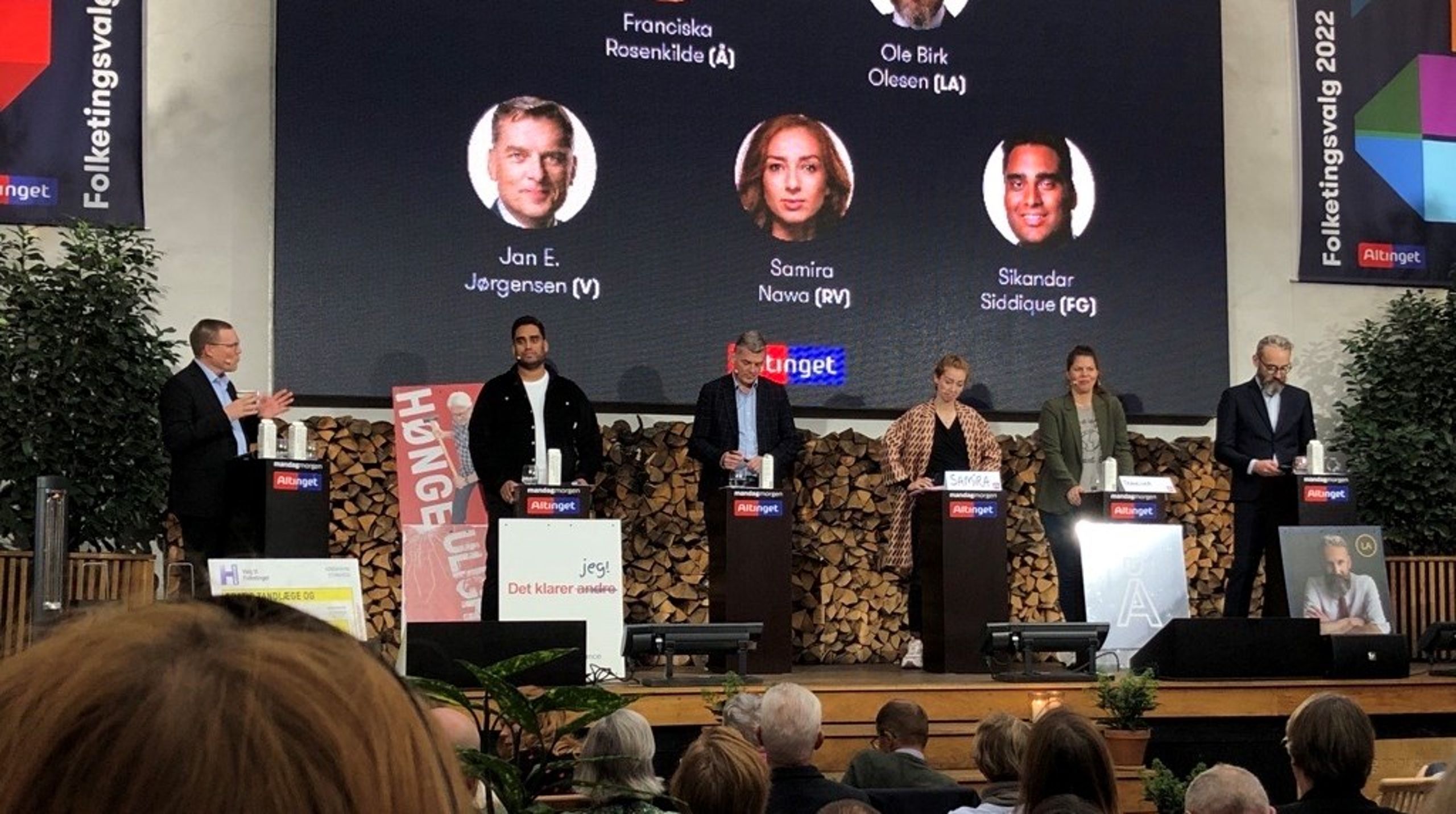 Der var høj latter, da Altinget bød op til den sidste debat inden valget med&nbsp;Samira
Nawa (B), Franciska Rosenkilde (Å), Jan E. Jørgensen (V), Sikandar Siddique (Q)
og Ole Birk Olesen (I).