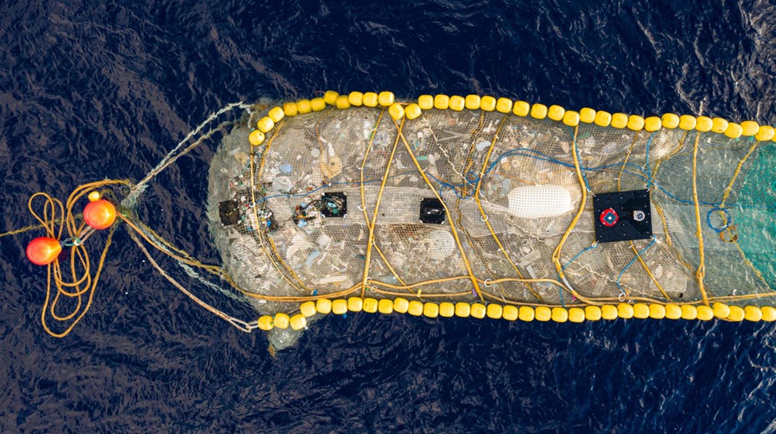 Nogle affaldsløsninger, som the Ocean Cleanup Project, der har sat sig for at rense Stillehavet for plastik, får meget medieopmærksomhed. Nikolaj Magne Larsen vil gerne slå et slag for, at&nbsp;vi ikke kun fokuserer på de affaldsstrømme, der er oppe i tiden.&nbsp;