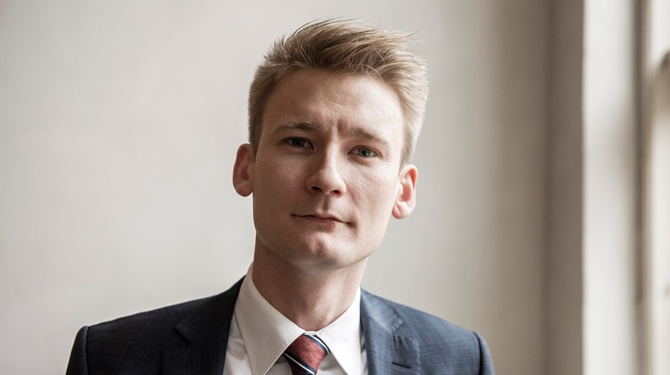 Dansk Folkepartis nye gruppeformand, Peter Kofod, er uddannet folkeskolelærer og har været DF's repræsentant i Bruxelles siden 2019.
