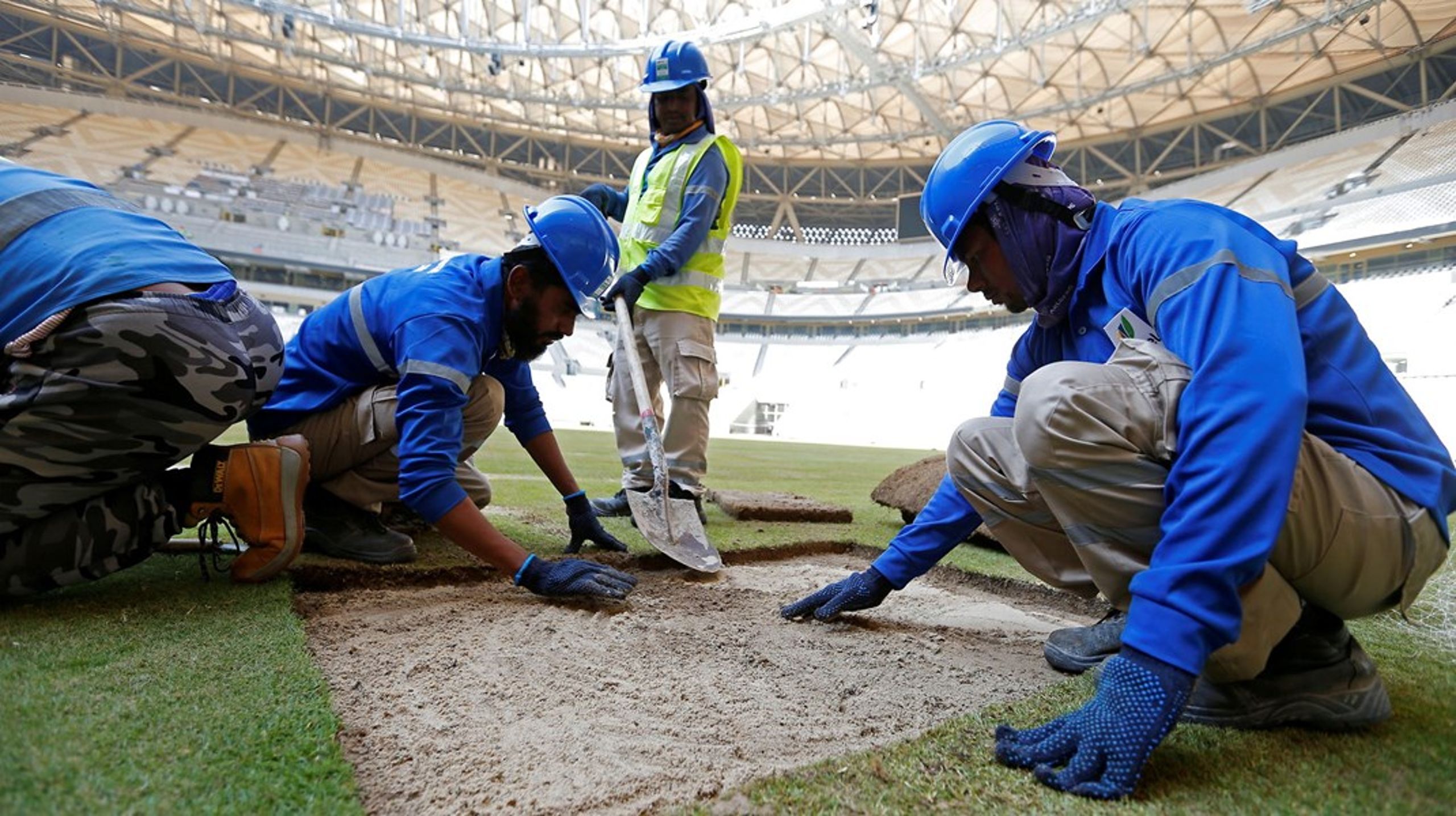 Spritnye stadions er sprunget op af ørkensandet i Qatar under arbejdsvilkår, der har fået kritikken til at hagle ned over værterne for årets VM i fodbold.