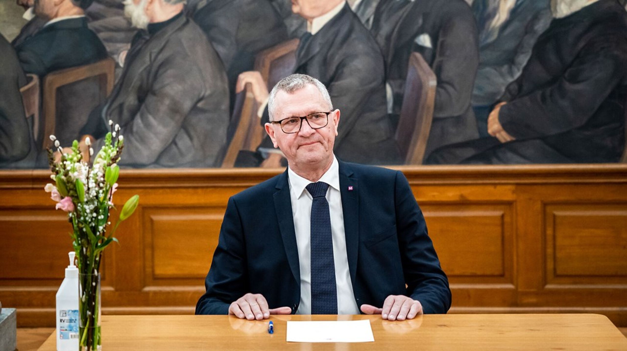 Tidligere Tønder-borgmester Henrik Frandsen har skiftet Venstre ud med Moderaterne, og er&nbsp;nu endt lige midt på&nbsp;den landspolitiske scene.
