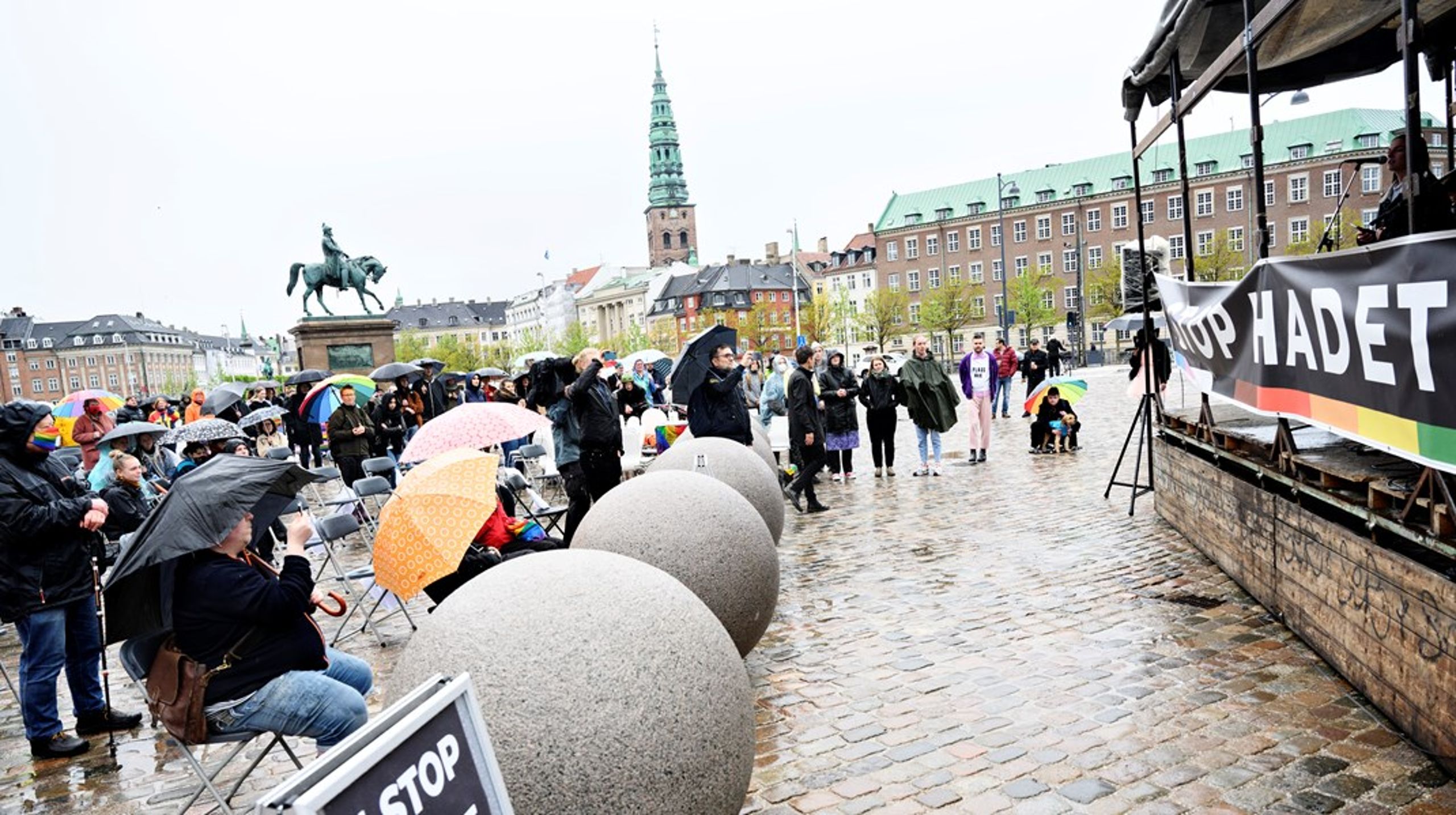 Demonstration mod hadforbrydelser mod LGBTQ+-personer i 2021. Københavns Rådhus diskuterer torsdag kommunens handleplan mod hadforbrydelser, hvor ni af planens tiltag gennemføres i 2023.