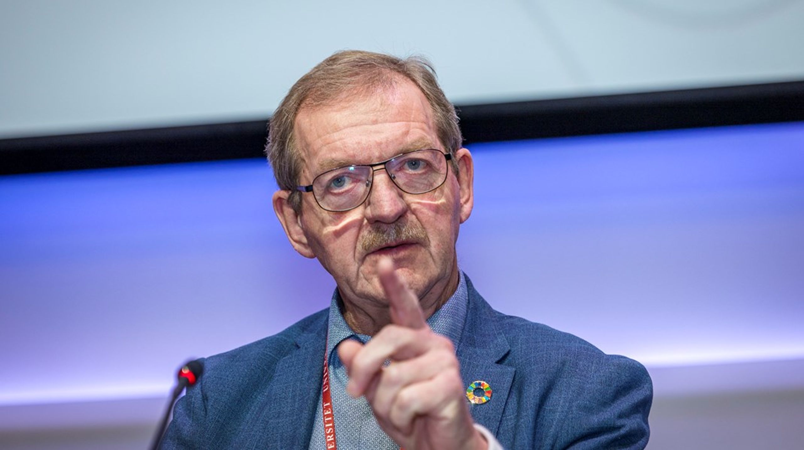 Det socialdemokratiske folketingsmedlem Bjarne Laustsen ærgrer sig over processen.