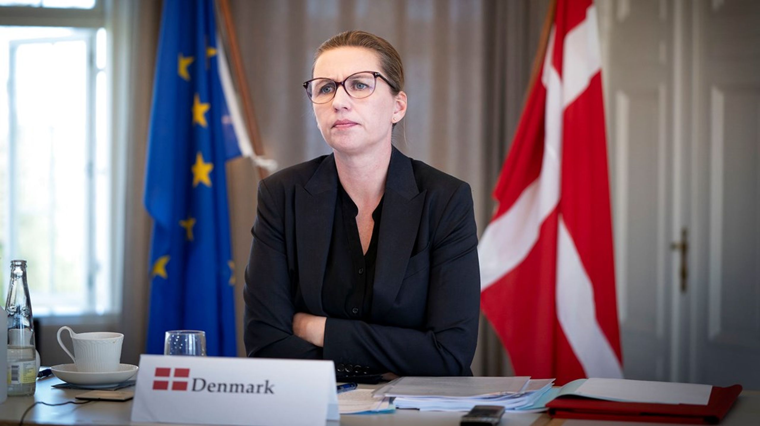 Mette Frederiksen (S) under en videokonference med de andre europæiske ledere under coronakrisen i april 2020. De mange krisemøder har påvirket statsministerens holdning til EU.