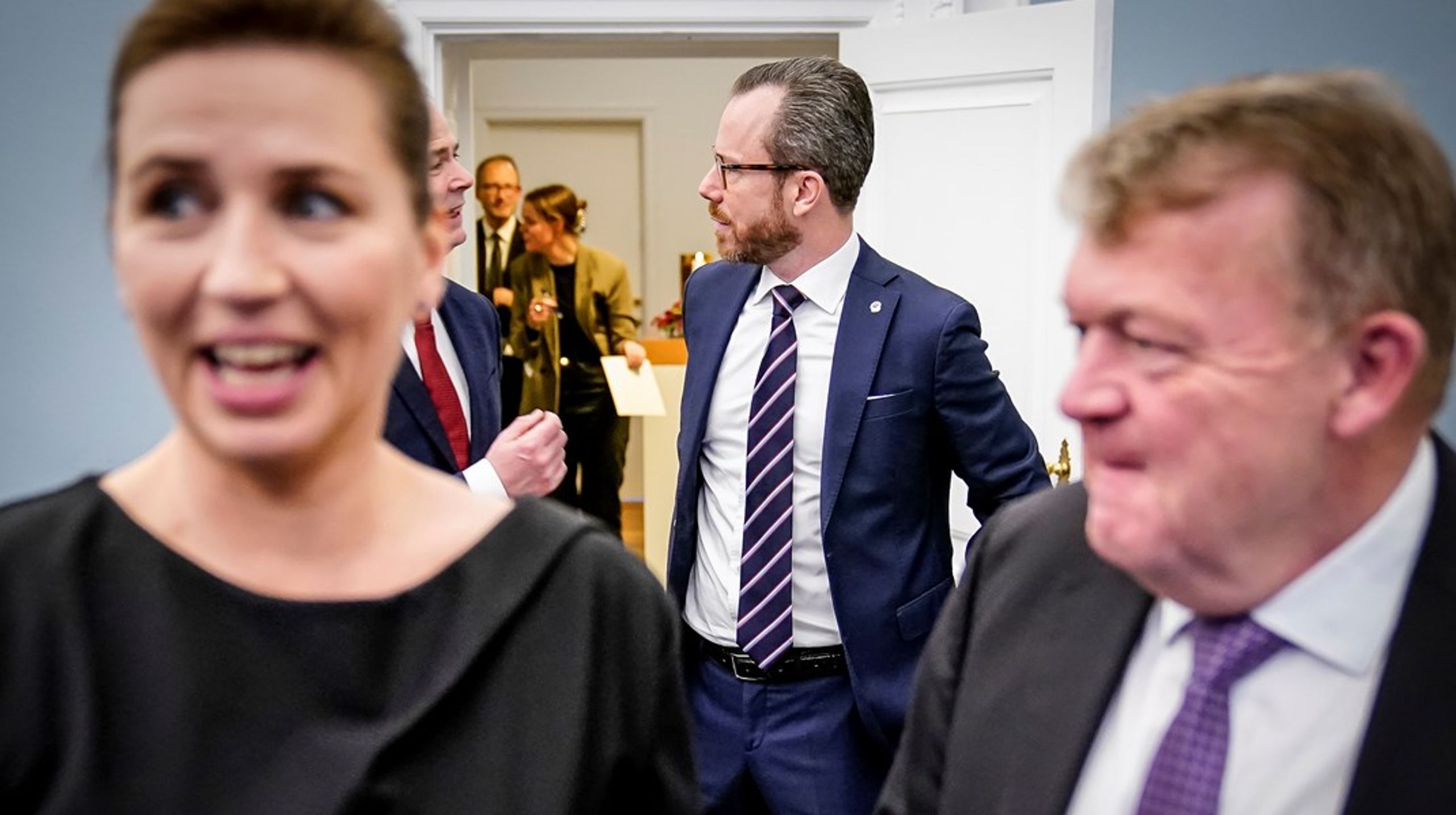"Jeg skal ikke stå og føre mig selv frem, men jeg er en relativt erfaren politiker," siger Lars Løkke Rasmussen. Han frygter ikke, at posten som udenrigsminister vil kompromittere hans magt i regeringens indre liv.