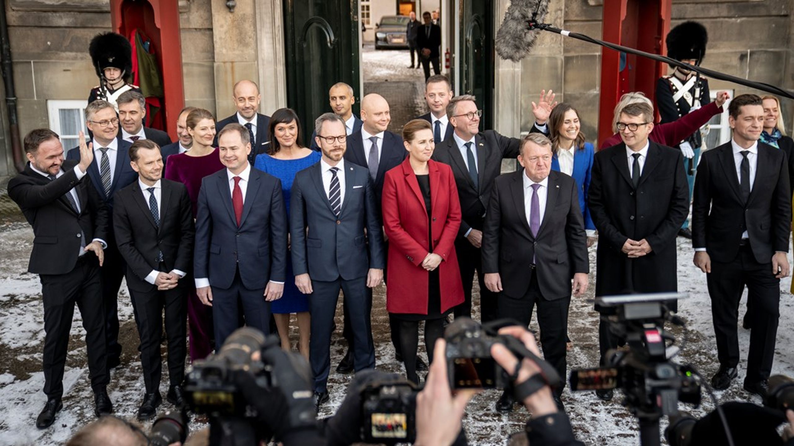 SVM-regeringen blev præsenteret 15. december ved Amalienborg.