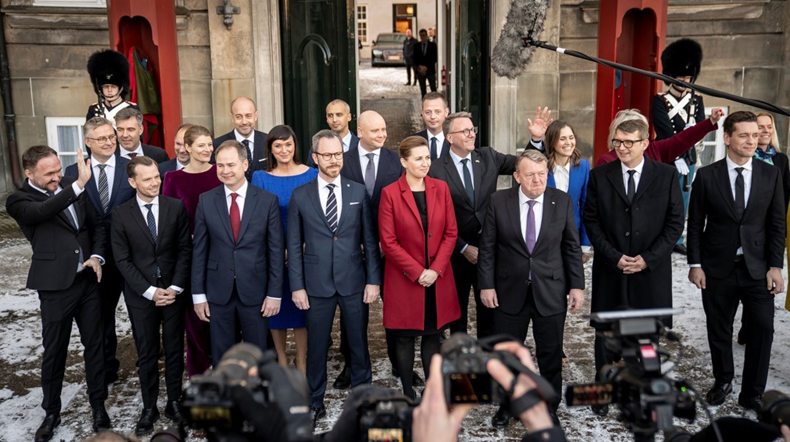 “Vi repræsenterer danskerne som de er flest, det er derfor vi ser sådan ud,” sagde Mette Frederiksen, da hun præsenterede sin nye regering foran Amalienborg. Men kun omkring otte ud af de 23 ministre i den nye SVM-regering&nbsp;er kvinder.