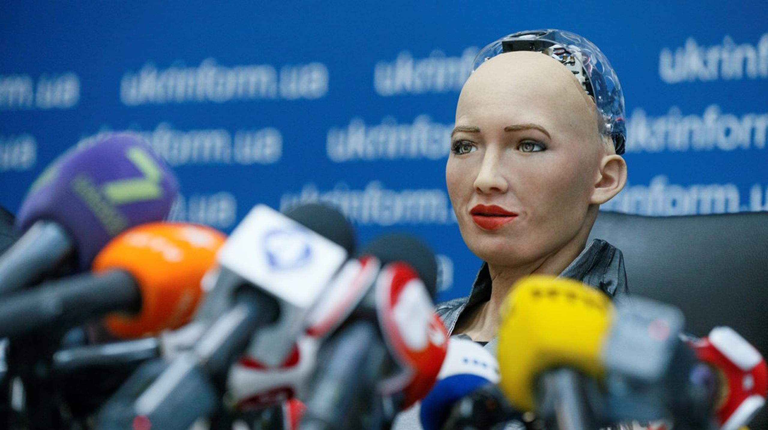 11. oktober 2018 deltog en menneskelignende robot ved navn Sophia på en pressekonference i Ukraines hovedstad, Kyiv. Arkivfoto.