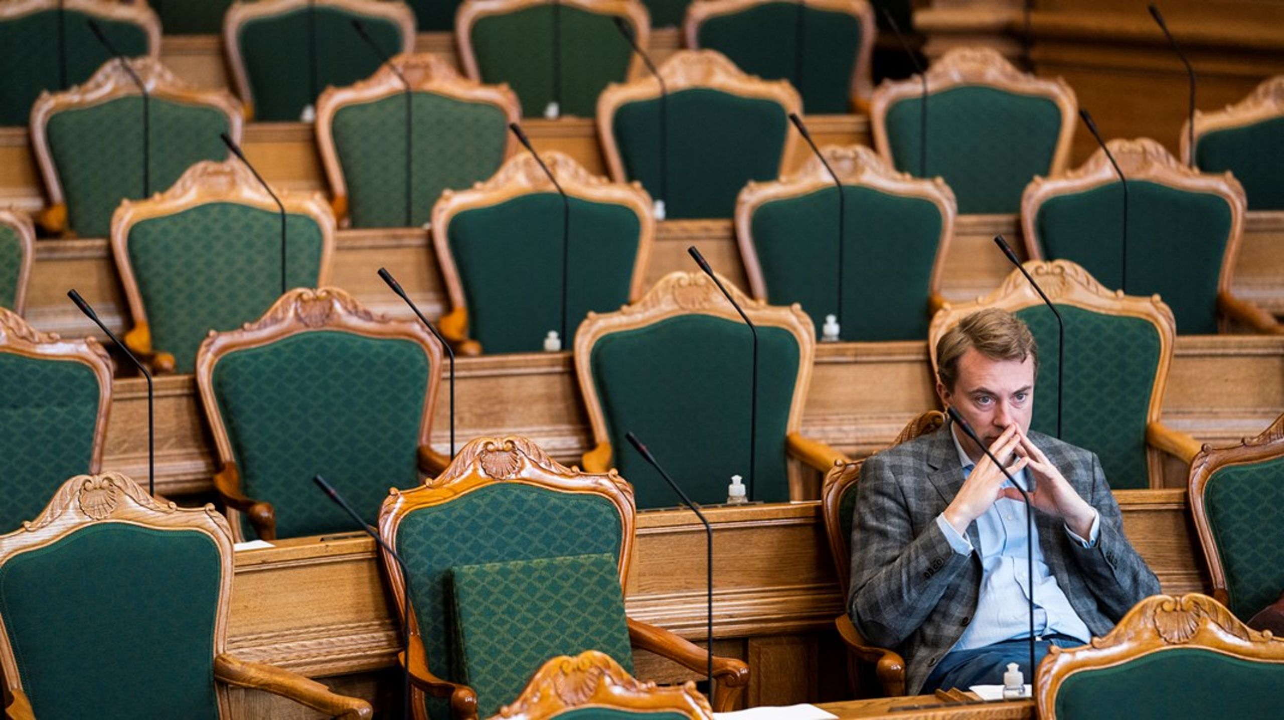 Dansk Folkepartis formand, Morten Messerschmidt, havde hele 91 spørgsmål til ministrene sidste folketingsår. Det er dobbelt så mange som Torsten Gejl, listens andenplads, der bad om afklaring på&nbsp;44 spørgsmål.