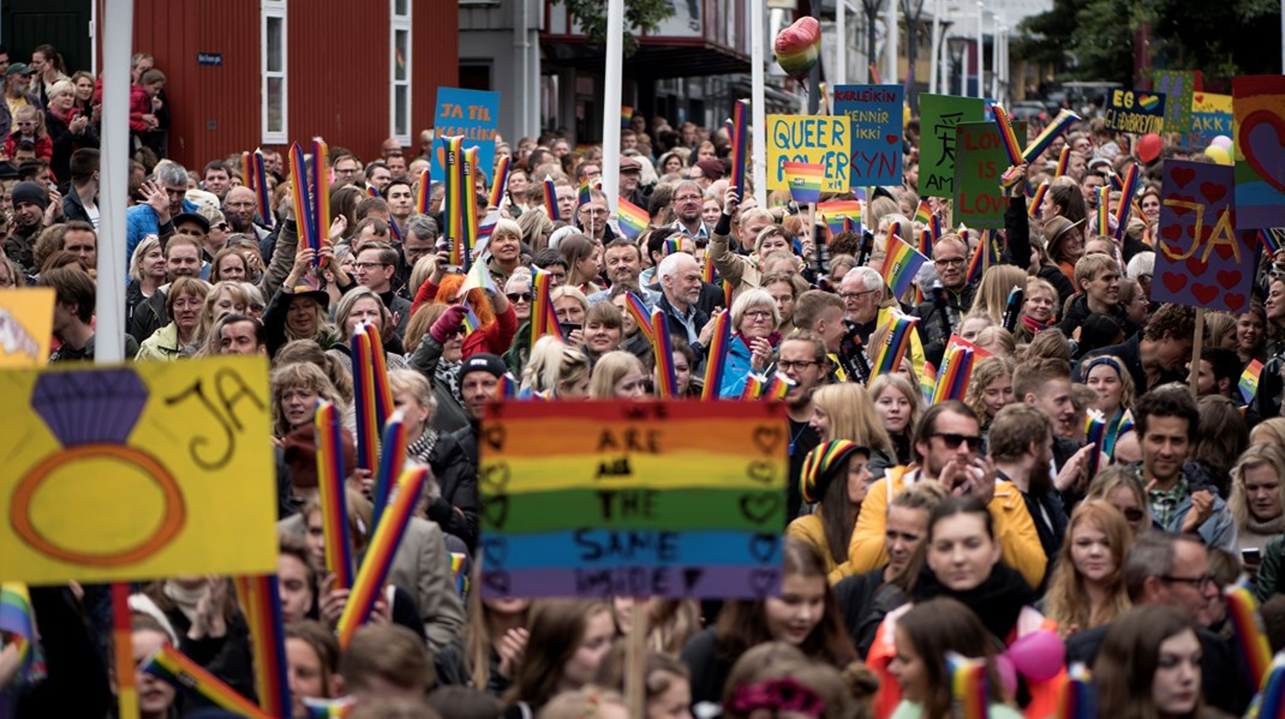 I 2016 vedtog Lagtinget på Færøerne, at to personer af samme køn kunne blive borgerligt viet. Prideparaden på Færøerne siges at være verdens største, da omkring 10 procent af befolkningen deltager.
