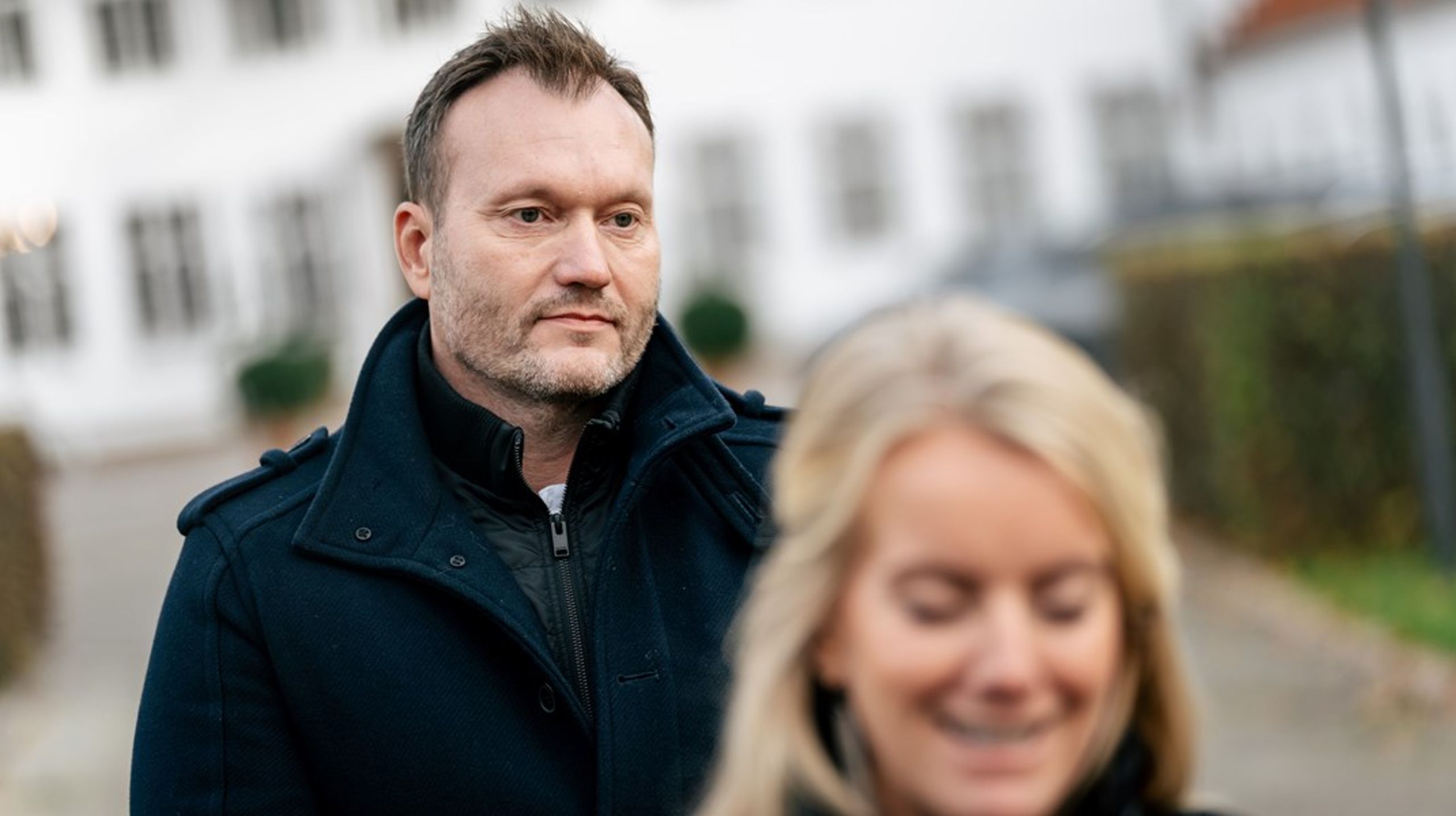 "Lars Boje Mathiesen er den oplagte kandidat, fordi han er populær blandt vælgerne og en enmandshær på Facebook, hvor han opbyggede et stort følgeskab via sin kritik af coronarestriktionerne," vurderer politisk redaktør Esben Schjørring.