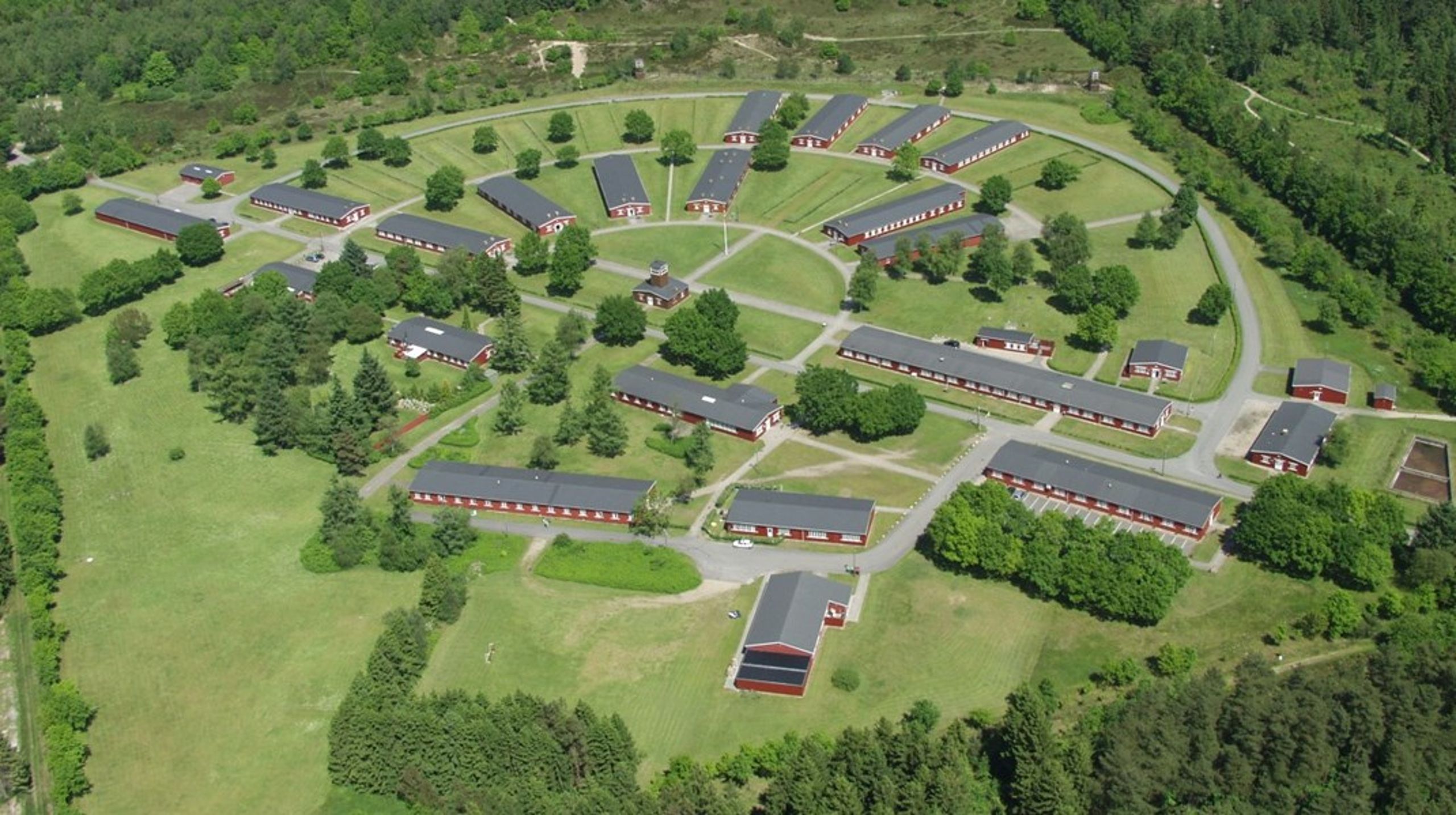 Luftfoto af barakkerne i Frøslevlejren, som blev opført af de tyske besættelsesstyrker under Anden Verdenskrig.&nbsp;