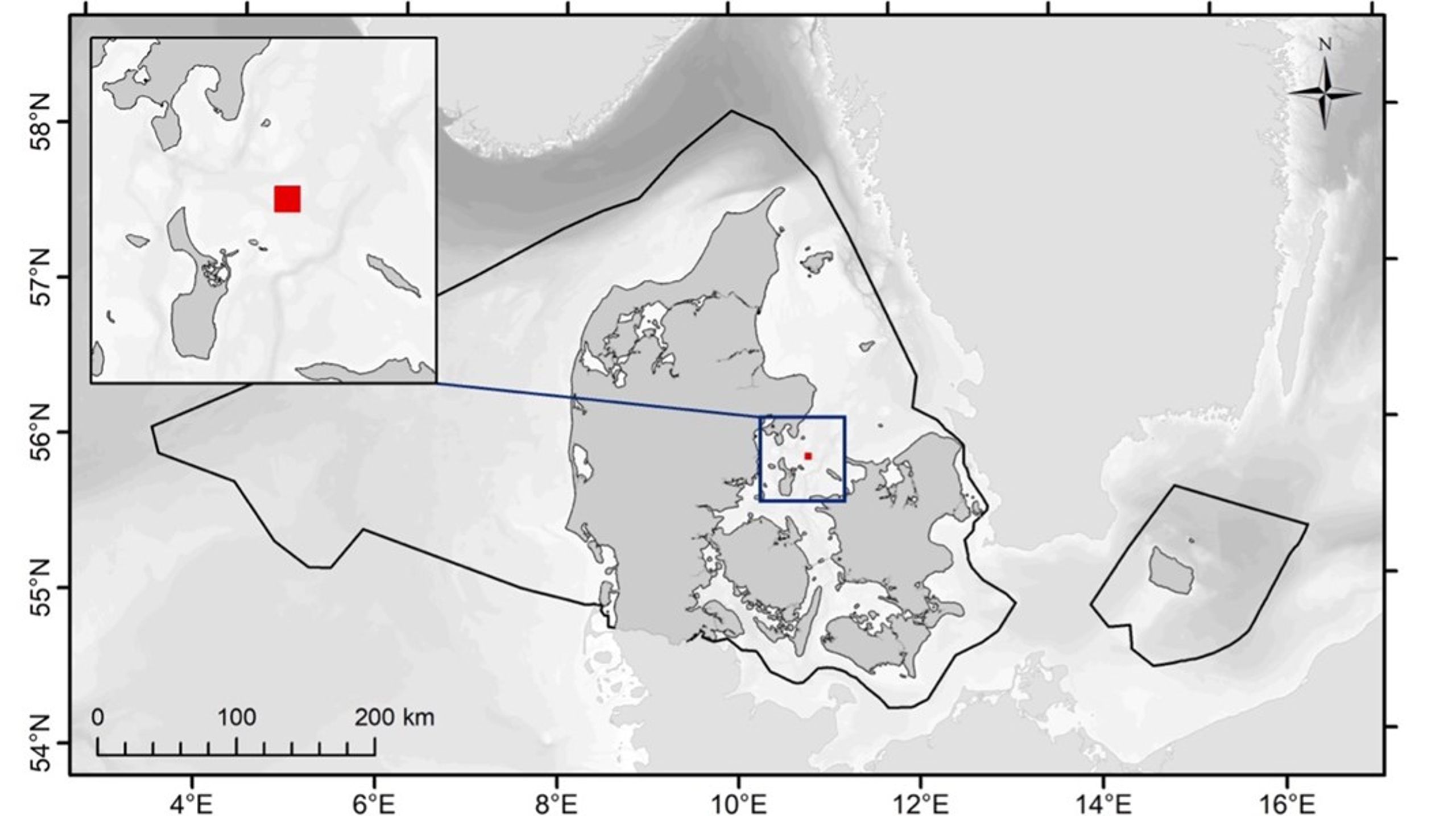 Den sorte line viser den danske eksklusiv økonomisk zone, mens den røde firkant (23,5 km2) angiver det areal, som skal anvendes til muslingeopdræt ved en tidobling af den nuværende produktion af blåmuslinger til konsum.