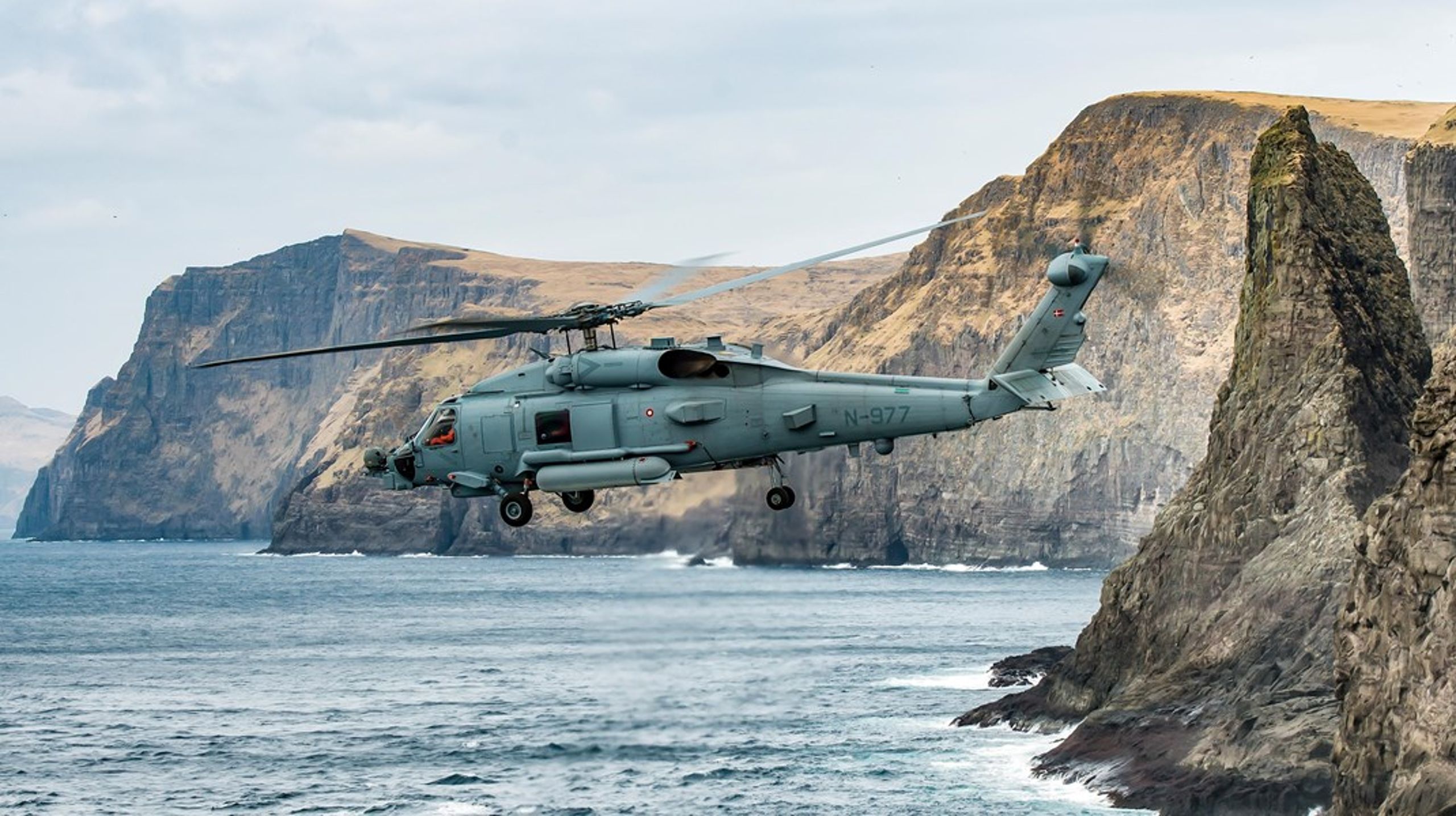 MH-60R Seahawk-helikopter ved Færøerne.