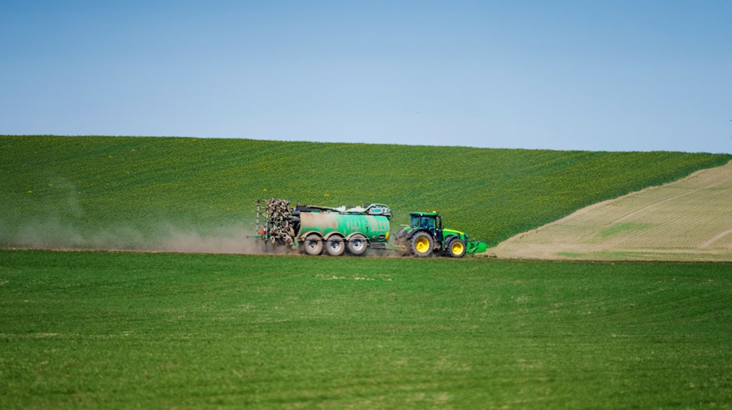 Hvis landbrugets forbrug af PFAS-holdige pesticider ikke bliver en del af regeringens indsats, vil rent grundvand snart være noget, vi havde i gamle dage, skriver biolog&nbsp;Søren Wium-Andersen.&nbsp;